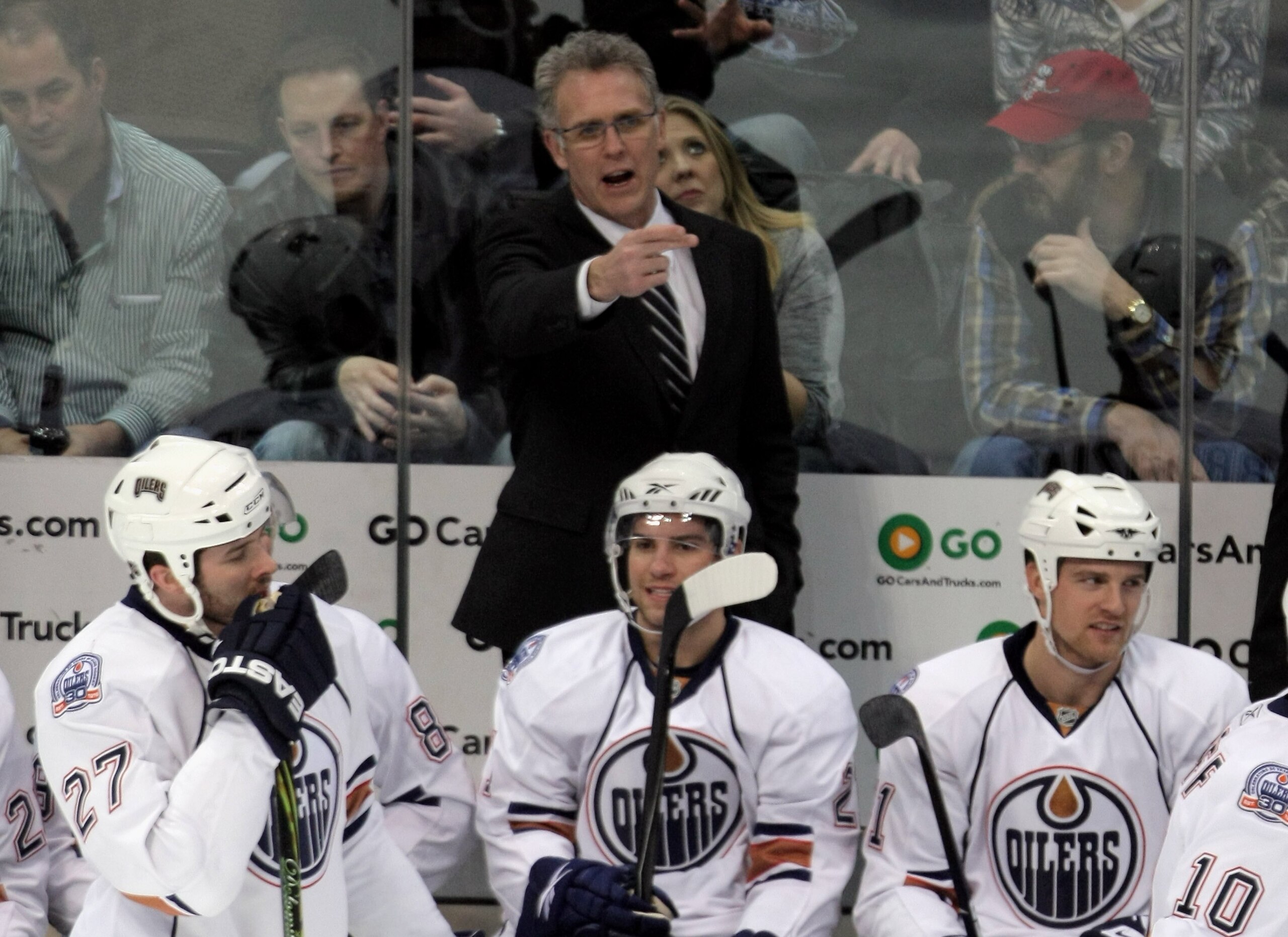 DENVER - JANUARY 16:  Head coach Craig MacTavish leads the Edmonton Oilers against the Colorado Avalanche during NHL action at the Pepsi Center on January 16, 2009 in Denver, Coloado. The Oilers defeated the Avalanche 3-2.  (Photo by Doug Pensinger/Getty