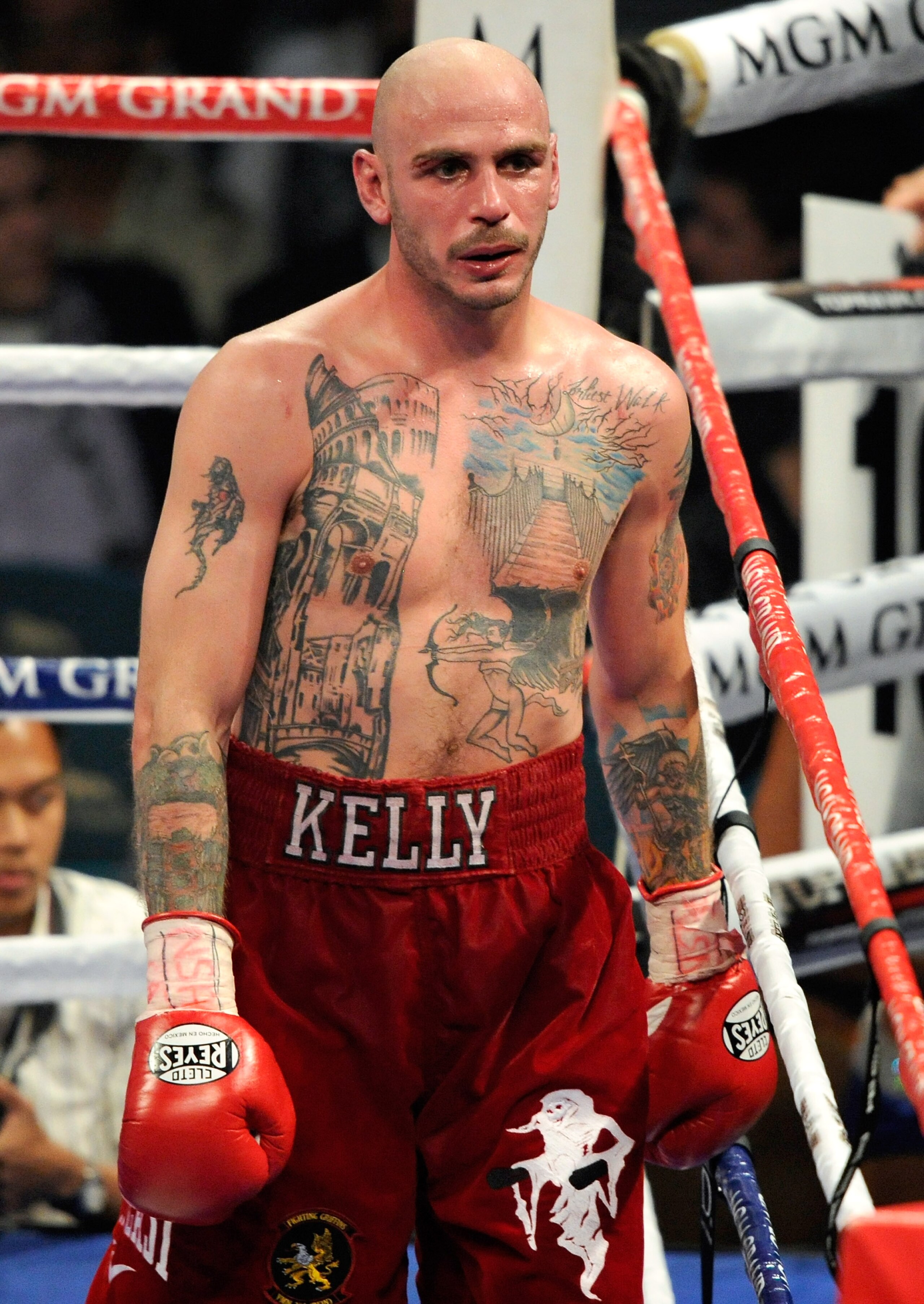 LAS VEGAS, NV - MAY 07:  Kelly Pavlik walks back to his corner between rounds during his super middleweight fight against Alfonso Lopez at the MGM Grand Garden Arena May 7, 2011 in Las Vegas, Nevada. Pavlik won by majority decision.  (Photo by Ethan Mille
