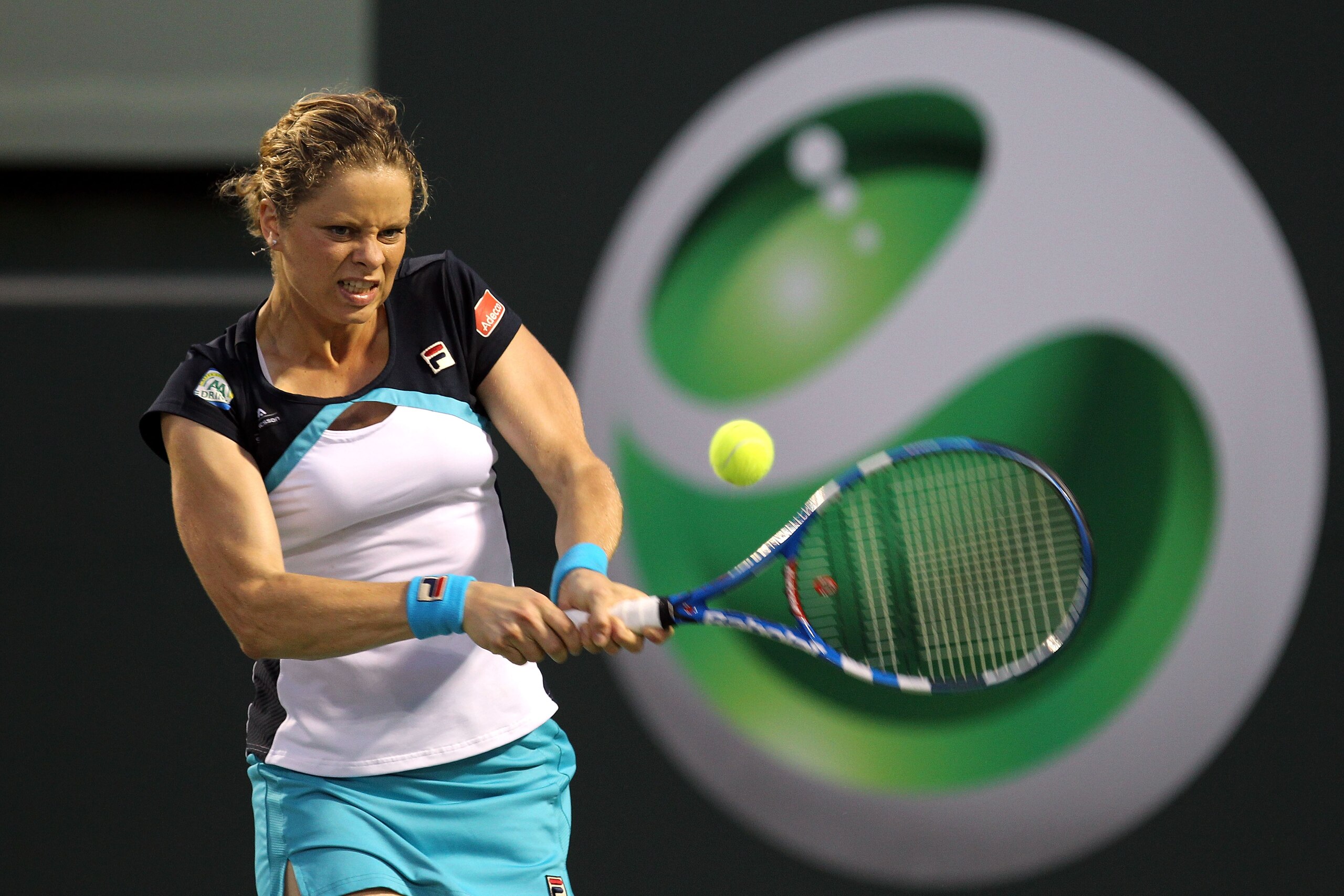 KEY BISCAYNE, FL - MARCH 30:  Kim Clijsters of Belgium hits a backhand return against Victoria Azarenka of Belarus during the Sony Ericsson Open at Crandon Park Tennis Center on March 30, 2011 in Key Biscayne, Florida.  (Photo by Al Bello/Getty Images)