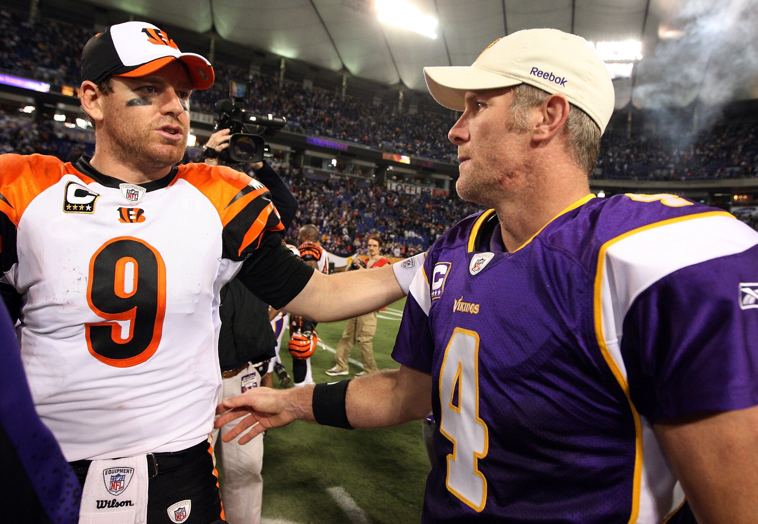 MINNEAPOLIS, MN - DECEMBER 13:  Brett Favre #4 of the Minnesota Vikings meets with Carson Palmer #9 of the Cincinnati Bengals after their game on December 13, 2009 at Hubert H. Humphrey Metrodome in Minneapolis, Minnesota. The Vikings defeated the Bengals