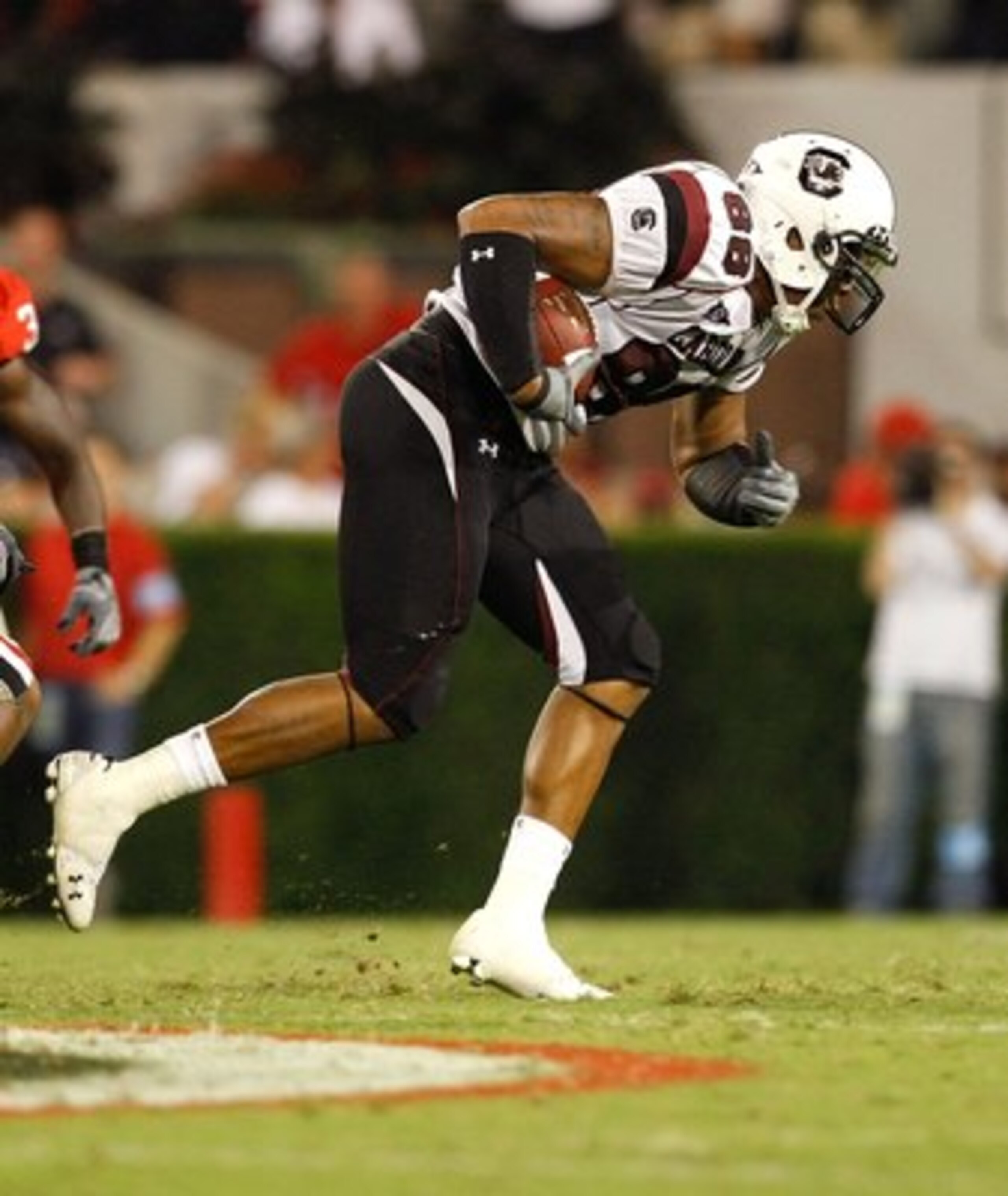 ATHENS, GA - SEPTEMBER 12: Weslye Saunders #88 of the South Carolina Gamecocks against the Georgia Bulldogs at Sanford Stadium on September 12, 2009 in Athens, Georgia. (Photo by Kevin C. Cox/Getty Images) ATHENS, GA - SEPTEMBER 12: Weslye Saunders #88 of the South Carolina Gamecocks against the Georgia Bulldogs at Sanford Stadium on September 12, 2009 in Athens, Georgia. (Photo by Kevin C. Cox/Getty Images)