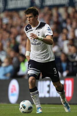 LONDON, UNITED KINGDOM - MAY 07: Gareth Bale of Spurs on the ball during the Barclays Premier League match between Tottenham Hotspur and Blackpool at White Hart Lane on May 7, 2011 in London, England.  (Photo by Scott Heavey/Getty Images)