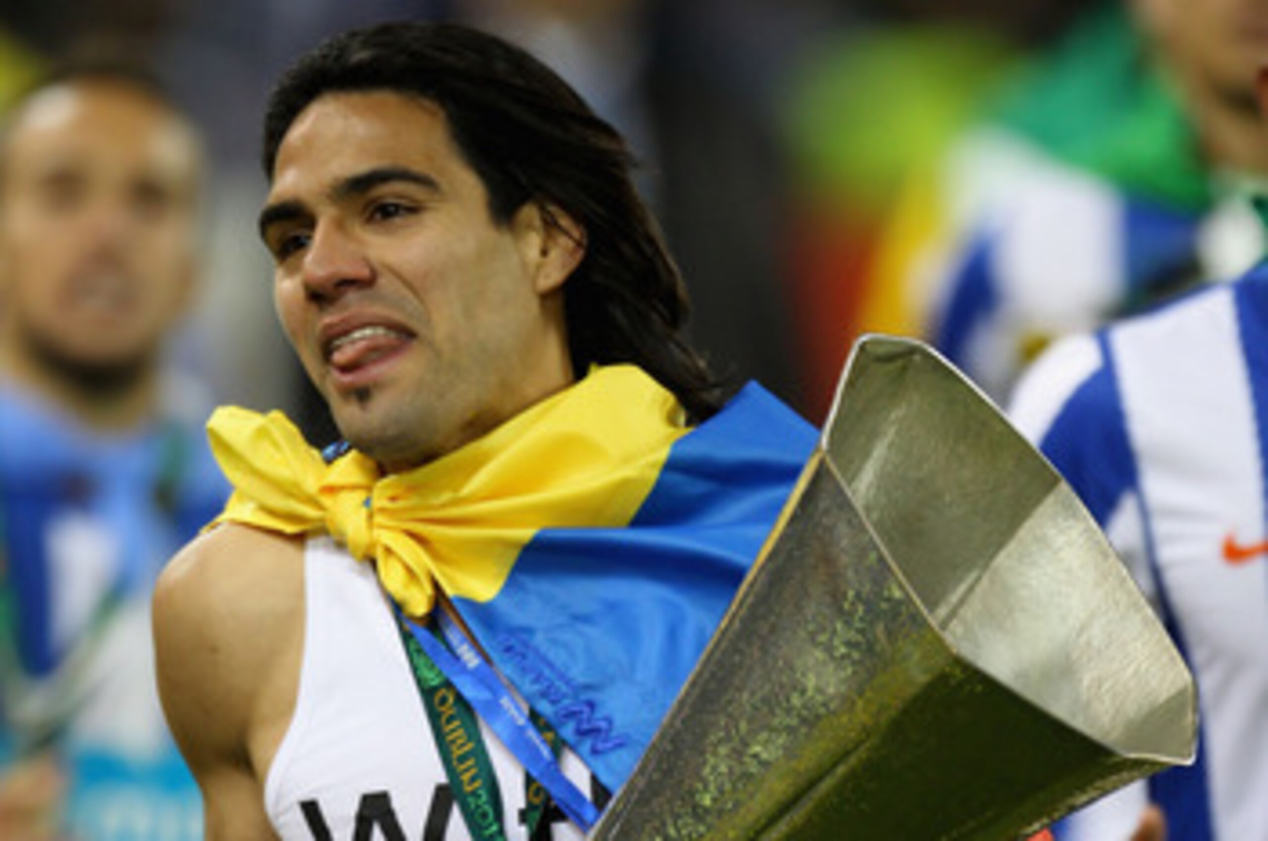 DUBLIN, IRELAND - MAY 18:  Radamel Falcao Garcia of FC Portowith the trophy during the UEFA Europa League Final between FC Porto and SC Braga at Dublin Arena on May 18, 2011 in Dublin, Ireland.  (Photo by Alex Livesey/Getty Images)