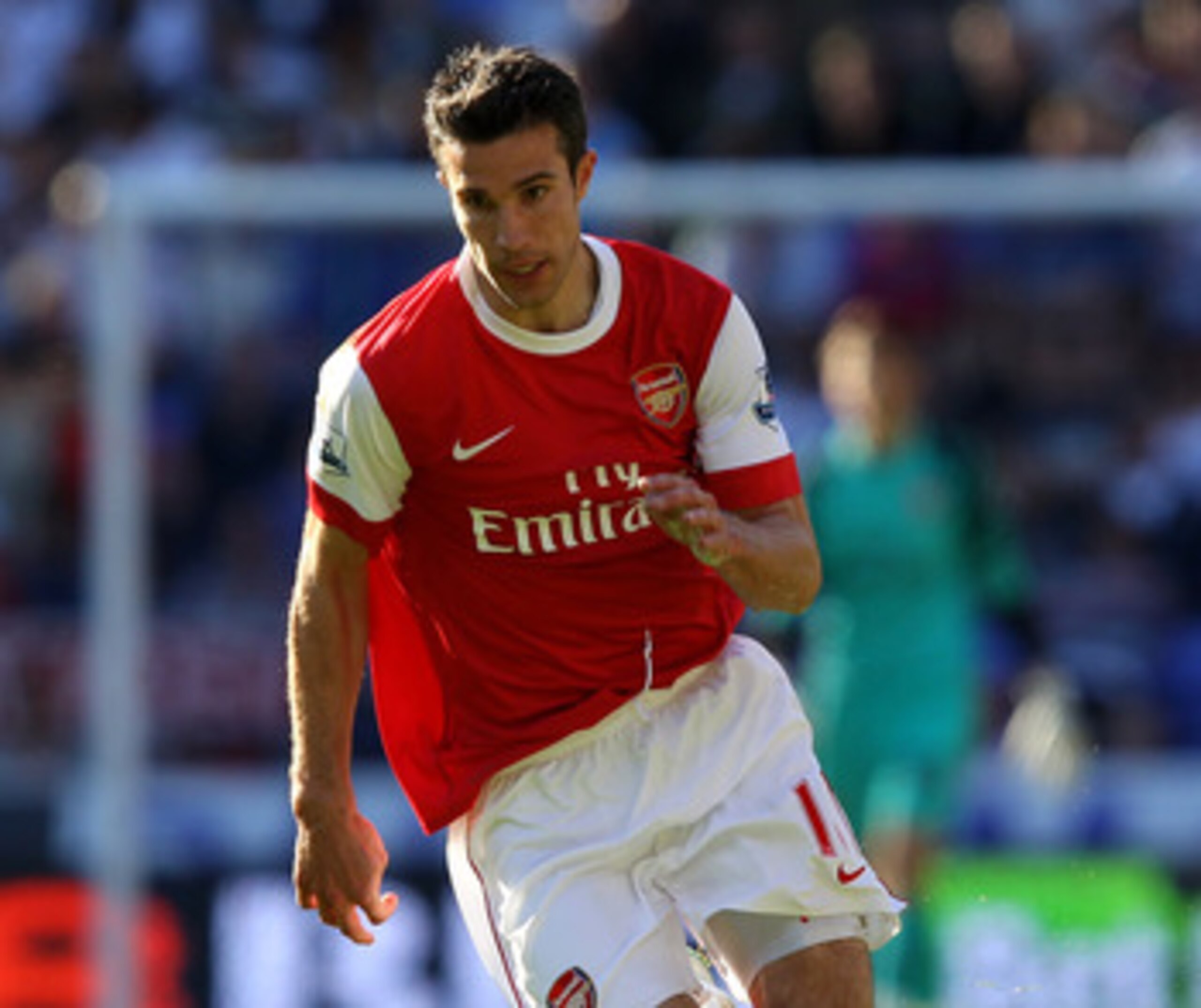 BOLTON, ENGLAND - APRIL 24:  Robin van Persie of Arsenal in action during the Barclays Premier League match between Bolton Wanderers and Arsenal at the Reebok Stadium on April 24, 2011 in Bolton, England.  (Photo by Clive Brunskill/Getty Images)