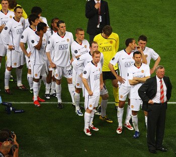 ROME - MAY 27:  Sir Alex Ferguson manager of Manchester United and his players stand dejected after Barcelona won the UEFA Champions League Final match between Manchester United and Barcelona at the Stadio Olimpico on May 27, 2009 in Rome, Italy. Barcelon