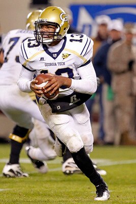 BLACKSBURG, VA - NOVEMBER 04:  Quarterback Tevin Washington #13 of the Georgia Tech Yellow Jackets runs with the ball against the Virginia Tech Hokies at Lane Stadium on November 4, 2010 in Blacksburg, Virginia.  (Photo by Geoff Burke/Getty Images)