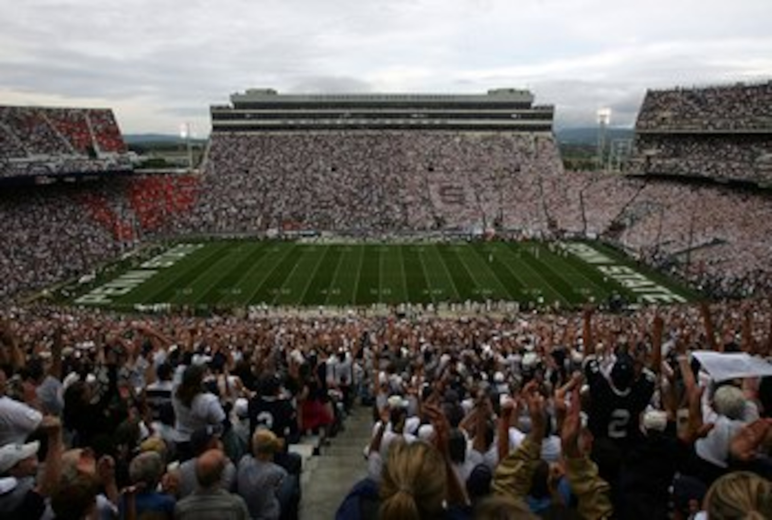 STATE COLLEGE, PA - SEPTEMBER 06:  A general view of the Oregon State Beavers and the Penn State Nittany Lions at Beaver Stadium on September 6, 2008 in State College, Pennsylvania.  (Photo by Ronald Martinez/Getty Images)