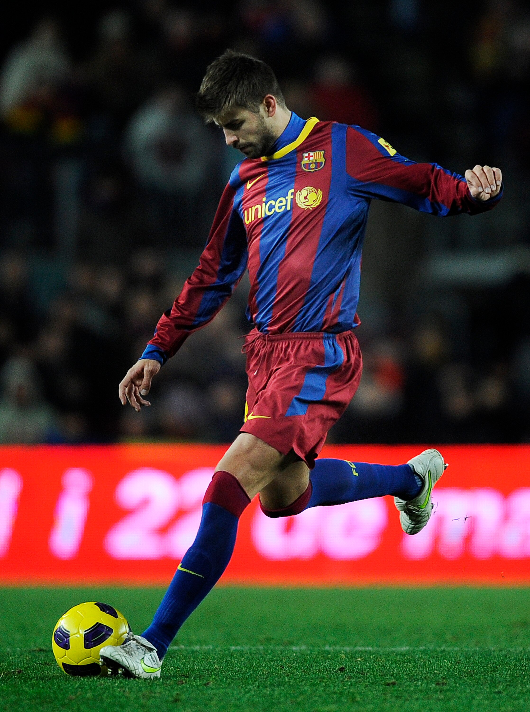 BARCELONA, SPAIN - JANUARY 22:  Gerard Pique of Barcelona passes the ball during the La Liga match between Barcelona and Racing Santander at Camp Nou on January 22, 2011 in Barcelona, Spain. Barcelona won 3-0.  (Photo by David Ramos/Getty Images)