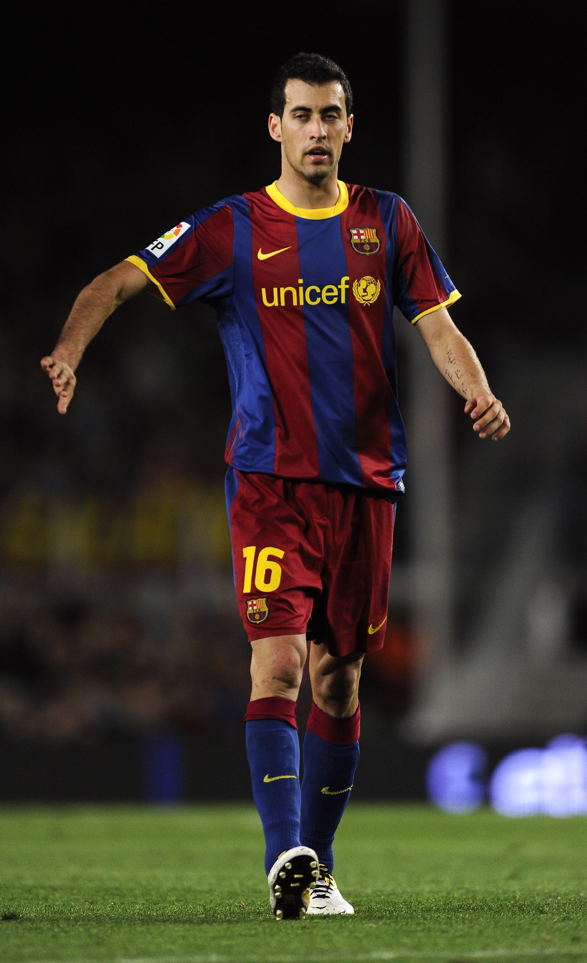 BARCELONA, SPAIN - APRIL 23:  Sergio Busquets of FC Barcelona looks on during the La Liga match between Barcelona and CA Osasuna at Camp Nou Stadium on April 23, 2011 in Barcelona, Spain. Barcelona won 2-0.  (Photo by David Ramos/Getty Images)