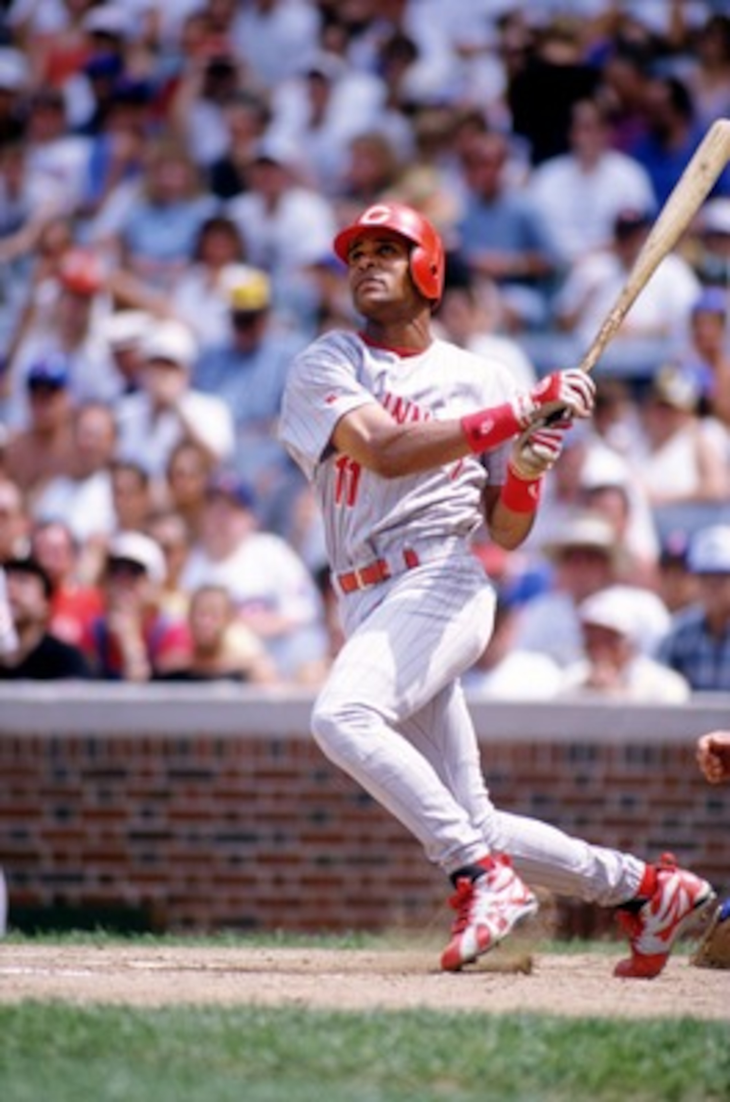 16 Jul 1995: CINCINNATI SHORTSTOP BARRY LARKIN WATCHES A SHOT TO LEFT FIELD DURING THE REDS 7-5 LOSS TO THE CHICAGO CUBS AT WRIGLEY FIELD IN CHICAGO, ILLINOIS.
