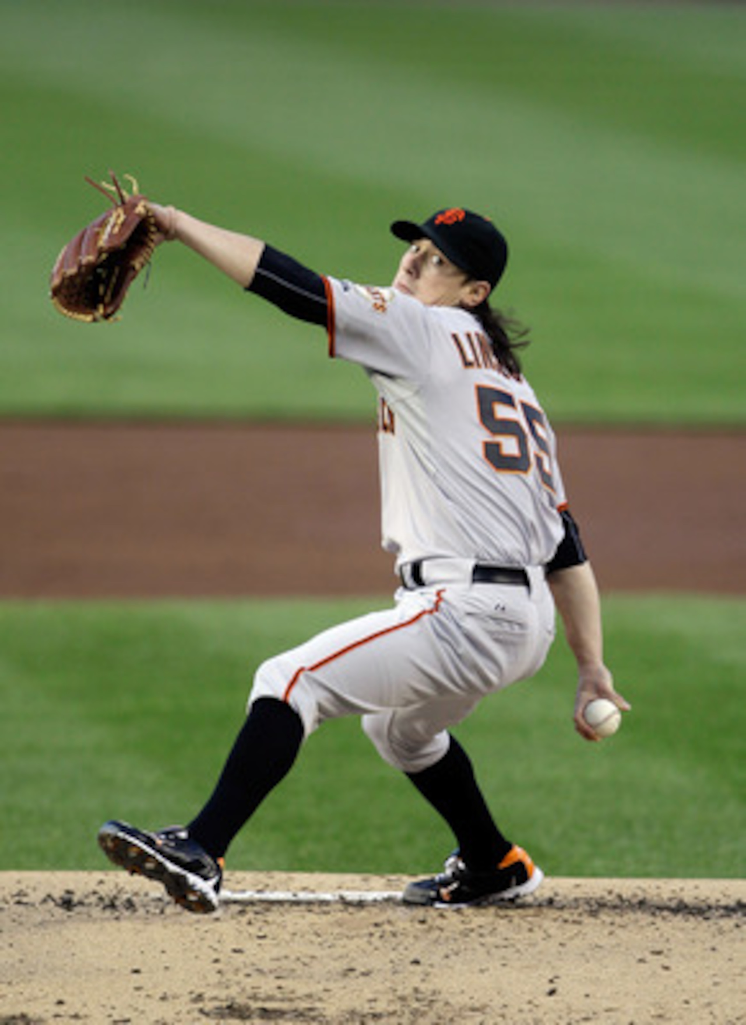 WASHINGTON, DC - APRIL 29:  Starting pitcher Tim Lincecum #55 of the San Francisco Giants delivers to a Washington Nationals batter at Nationals Park on April 29, 2011 in Washington, DC.  (Photo by Rob Carr/Getty Images)