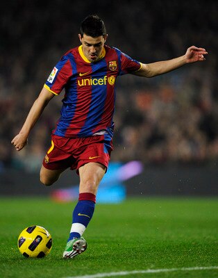 BARCELONA, SPAIN - JANUARY 02:  David Villa of Barcelona shoots towards goal during the La Liga match between Barcelona and Levante UD at Camp Nou on January 2, 2011 in Barcelona, Spain. Barcelona won 2-1.  (Photo by David Ramos/Getty Images)