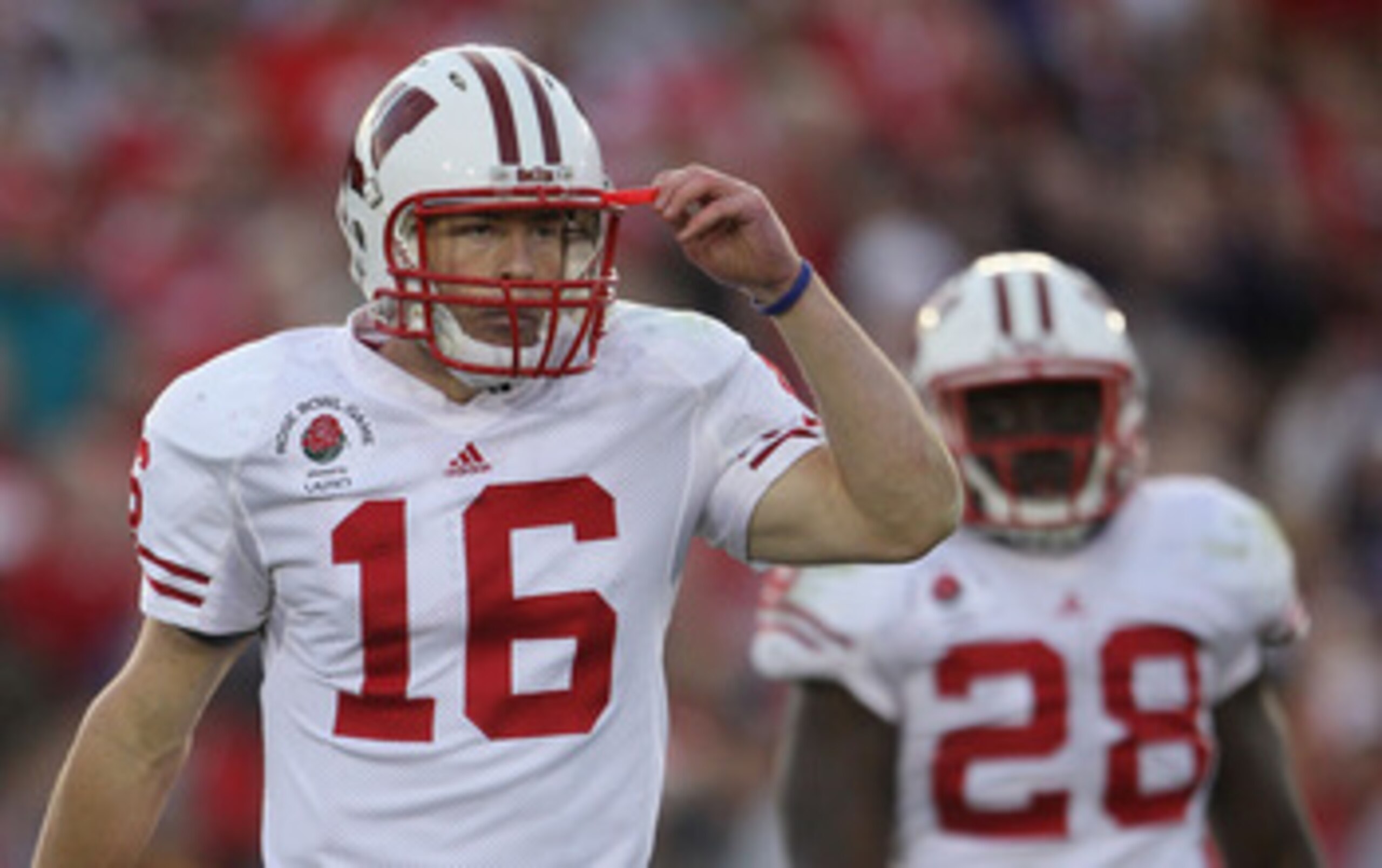 PASADENA, CA - JANUARY 01:  Quarterback Scott Tolzien #16 of the Wisconsin Badgers stands on the field during the game against the TCU Horned Frogs in the 97th Rose Bowl game on January 1, 2011 in Pasadena, California.  (Photo by Jeff Gross/Getty Images)
