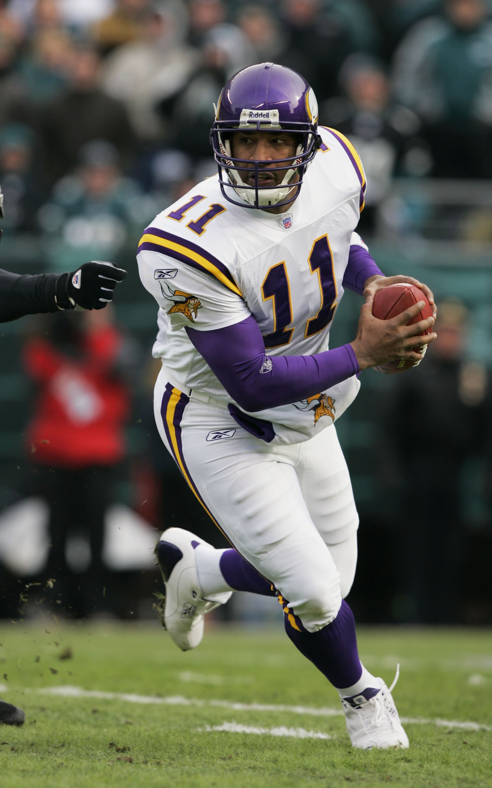 PHILADELPHIA - JANUARY 16:  Quarterback Daunte Culpepper #11 of the Minnesota Vikings scrambles against the Philadelphia Eagles in an NFC divisional playoff game at Lincoln Financial Field on January 16, 2005 in Philadelphia, Pennsylvania. The Eagles defe