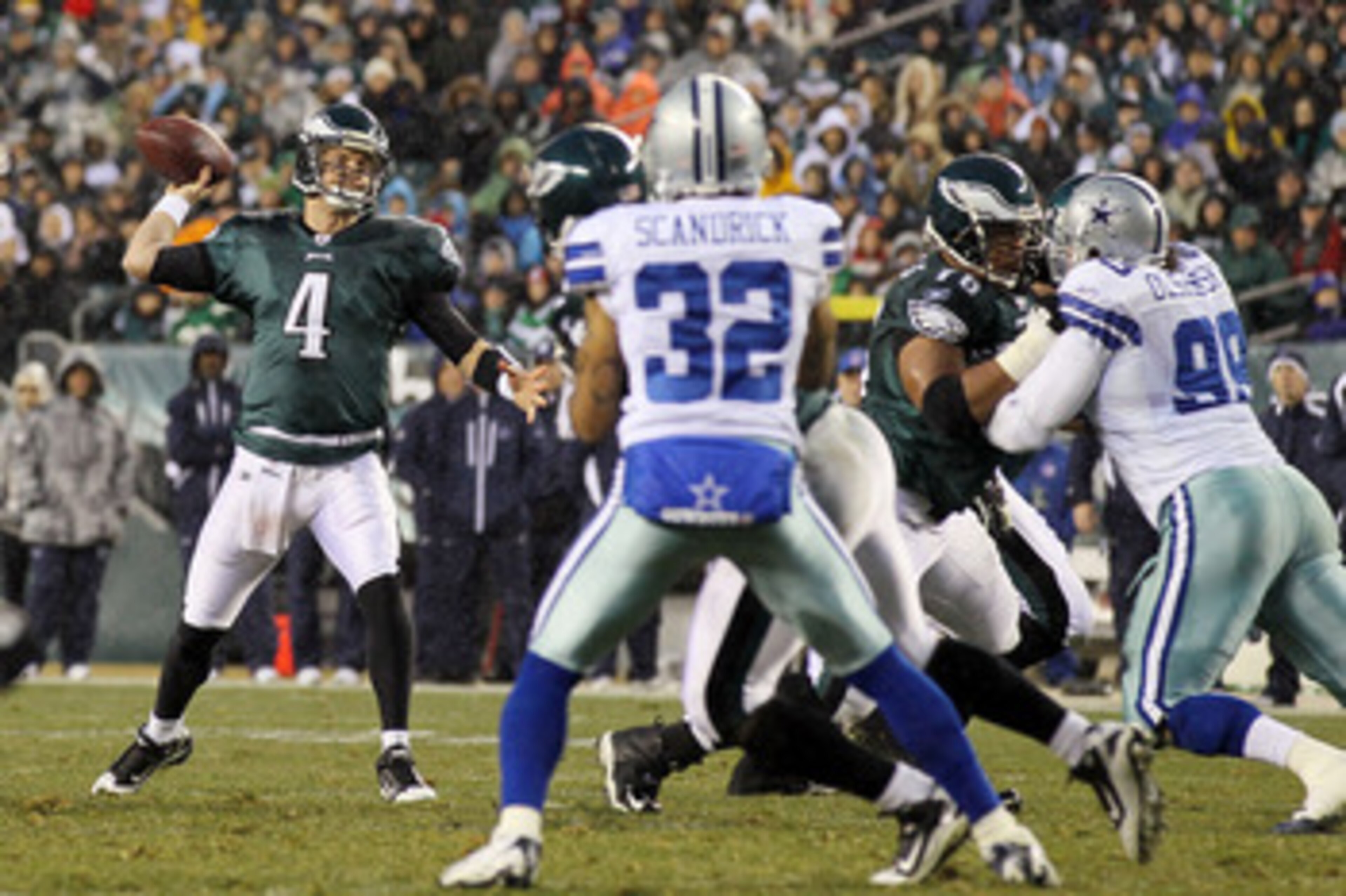 PHILADELPHIA, PA - JANUARY 02:  Kevin Kolb #4 of the Philadelphia Eagles throws a pass against the Dallas Cowboys on January 2, 2011 at Lincoln Financial Field in Philadelphia, Pennsylvania.  (Photo by Jim McIsaac/Getty Images)