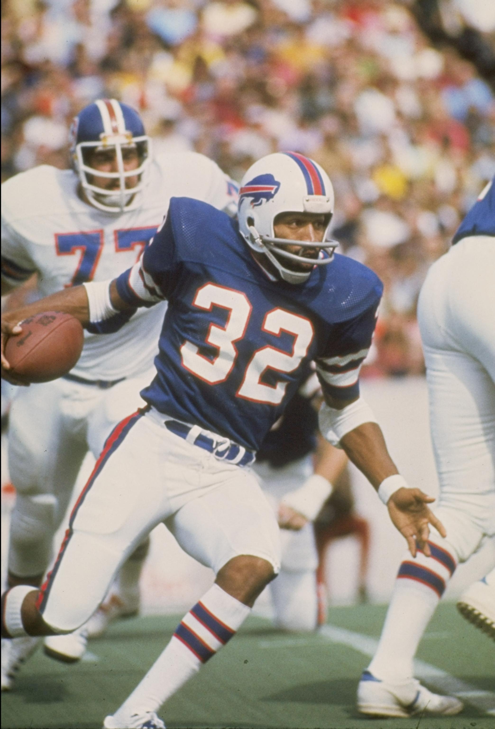 JAN 1 1980:  O.J. Simpson of the Buffalo Bills in action during a game against the Denver Broncos at Rich Stadium in Buffalo, New York.  Mandatory Credit: Getty Images