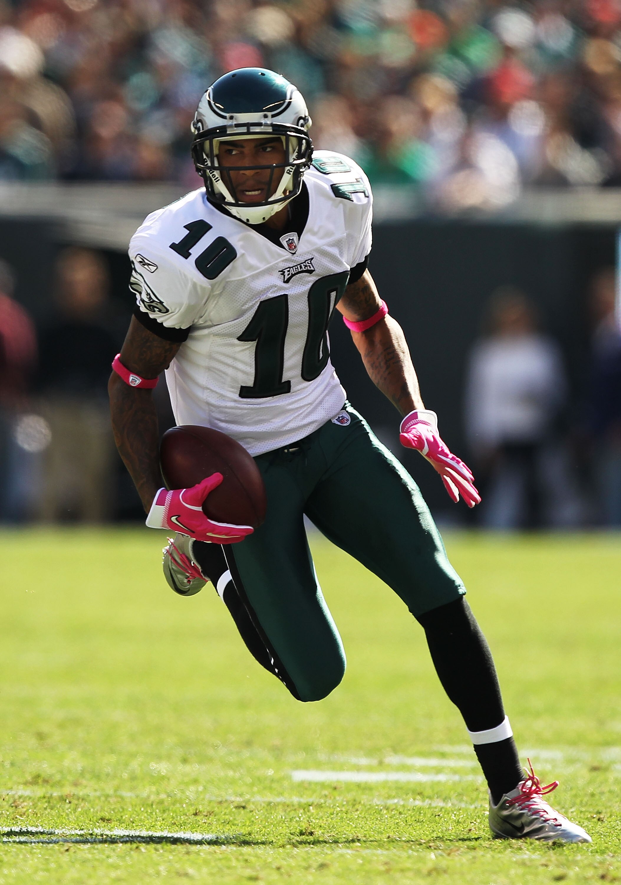 PHILADELPHIA - OCTOBER 17:  DeSean Jackson #10 of the Philadelphia Eagles scores a touchdown in the first quarter against the Atlanta Falcons defends during their game at Lincoln Financial Field on October 17, 2010 in Philadelphia, Pennsylvania.  (Photo b