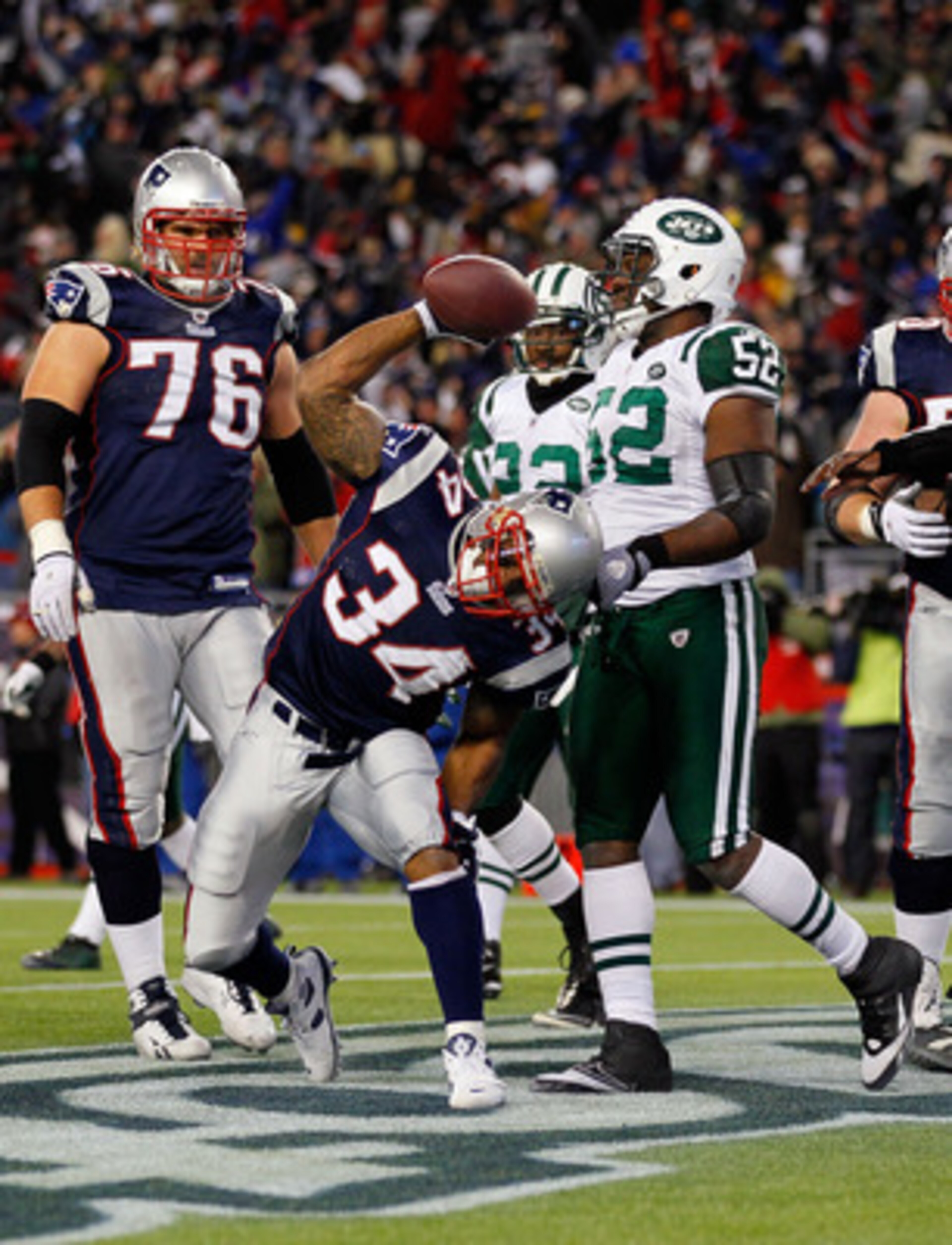 FOXBORO, MA - JANUARY 16:  Sammy Morris #34 of the New England Patriots celebrates afte a two-point conversion in the third quarter against the New York Jets during their 2011 AFC divisional playoff game at Gillette Stadium on January 16, 2011 in Foxboro,