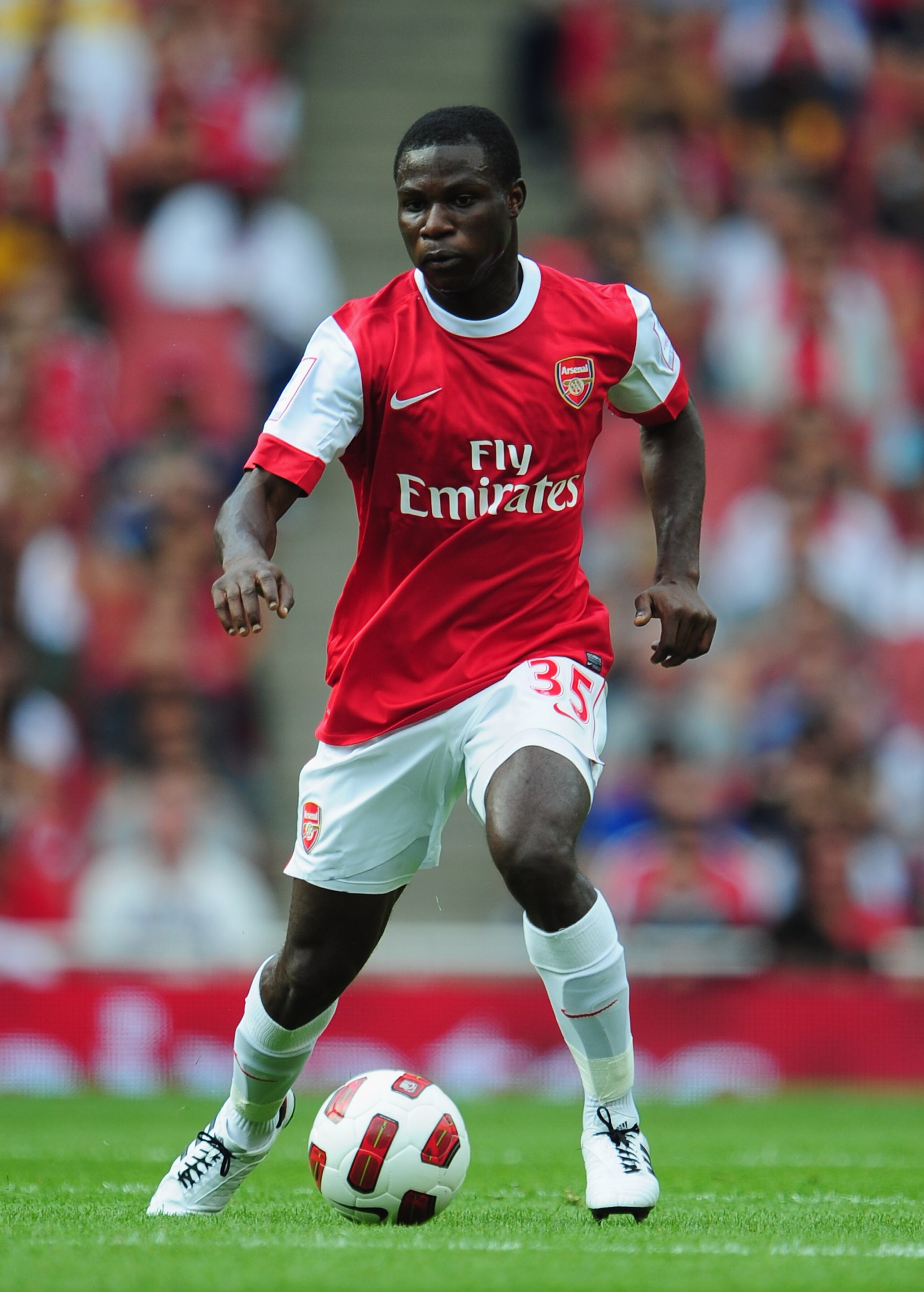 LONDON, ENGLAND - JULY 31:  Emmanuel Frimpong of Arsenal in action during the Emirates Cup match between Arsenal and AC Milan at Emirates Stadium on July 31, 2010 in London, England.  (Photo by Mike Hewitt/Getty Images)