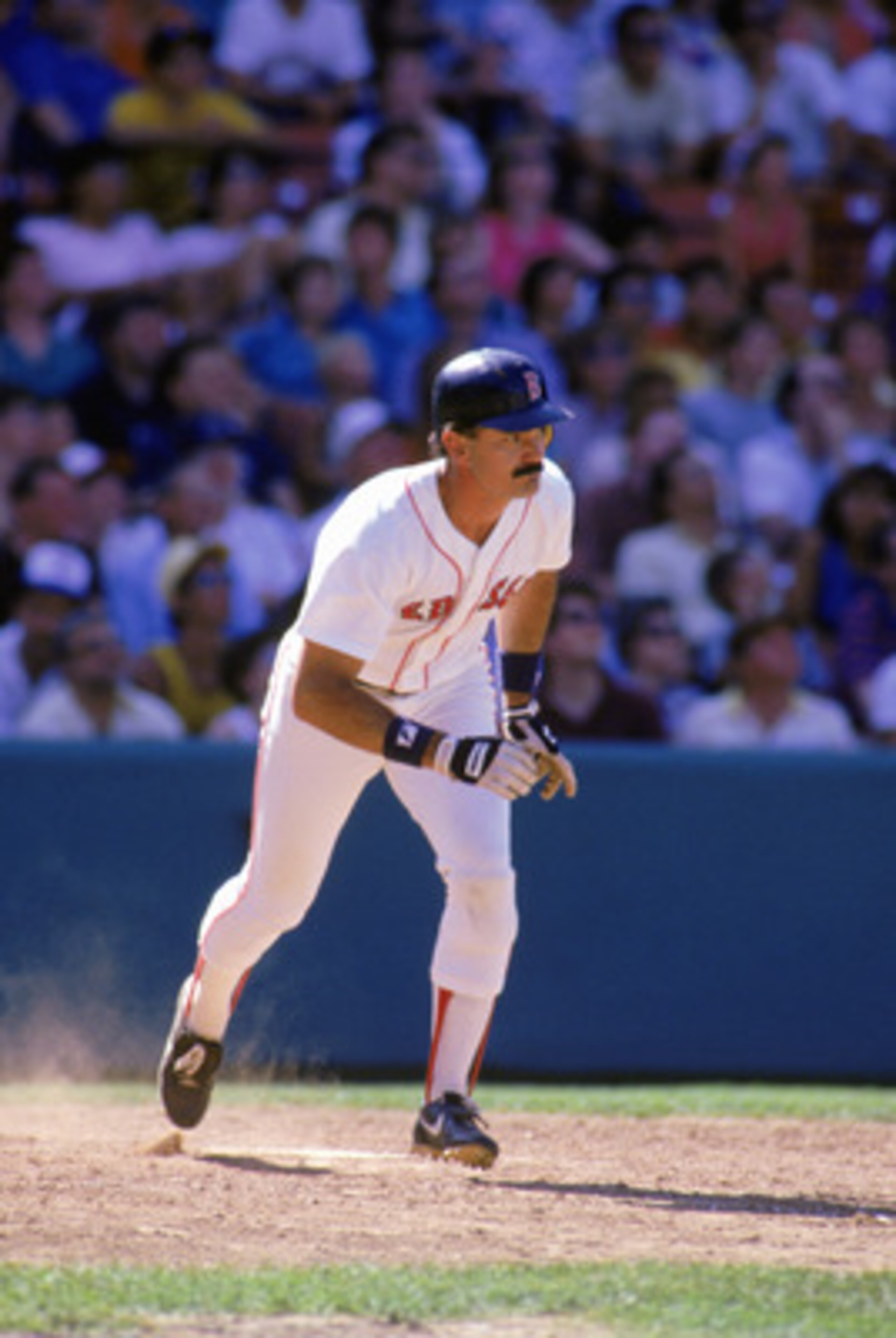 1985:  Dwight Evans of the Boston Red Sox heads to first base during the 1985 season. (Photo by Rick Stewart/Getty Images)
