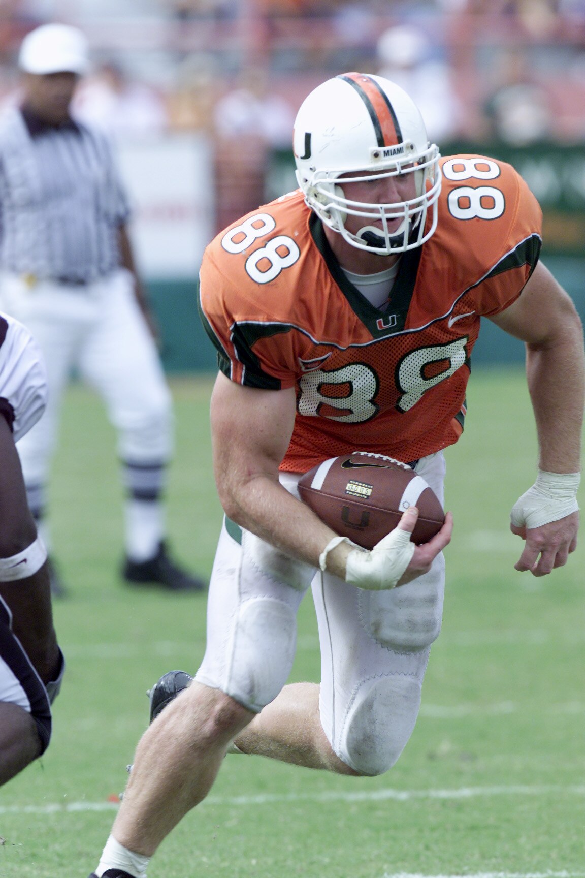 3 Nov 2001 : Jeremy Shockey #88 of Miami races downfield during the game against Temple at the Orange Bowl in Miami, Florida. The Miami Hurricanes won 38-0. DIGITAL IMAGE. Mandatory Credit: Eliot Schechter/Allsport