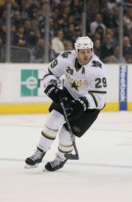 LOS ANGELES, CA - APRIL 02:  Steve Ott #29 of the Dallas Stars skates against the Los Angeles Kings at Staples Center on April 2, 2011 in Los Angeles, California.  (Photo by Jeff Gross/Getty Images)