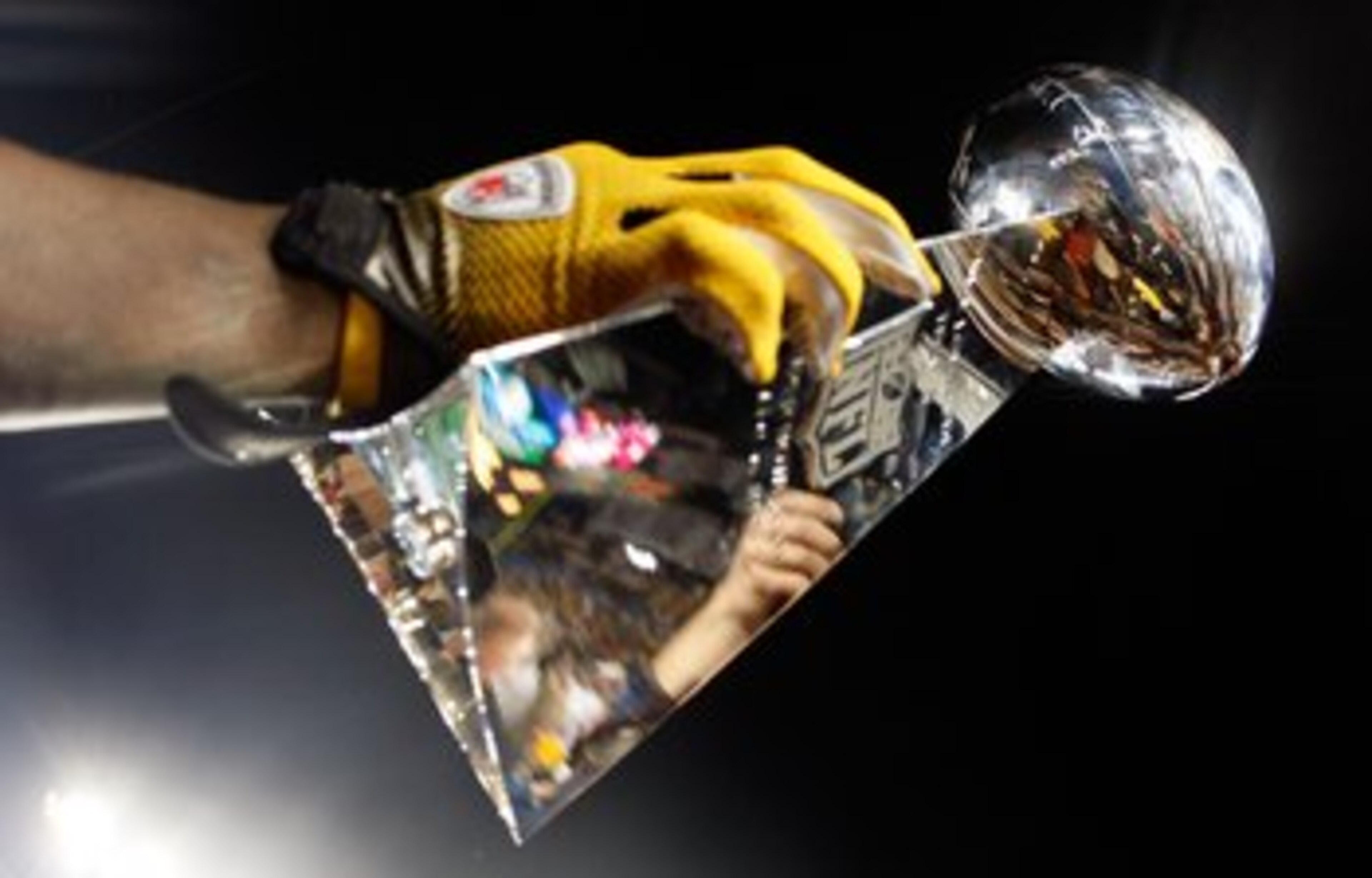 TAMPA, FL - FEBRUARY 01: Players from the Pittsburgh Steelers celebrate with the Vince Lombardi trophy after their 27-23 win against the Arizona Cardinals during Super Bowl XLIII on February 1, 2009 at Raymond James Stadium in Tampa, Florida. (Photo by TAMPA, FL - FEBRUARY 01: Players from the Pittsburgh Steelers celebrate with the Vince Lombardi trophy after their 27-23 win against the Arizona Cardinals during Super Bowl XLIII on February 1, 2009 at Raymond James Stadium in Tampa, Florida. (Photo by