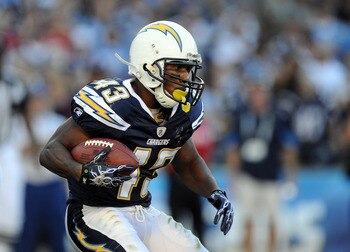 SAN DIEGO, CA - DECEMBER 20:  Runningback Darren Sproles #43 of the San Diego Chargers runs the ball against the Cincinnati Bengals during the NFL game on December 20, 2009 at Qualcomm Stadium in San Diego, California.  (Photo by Donald Miralle/Getty Imag