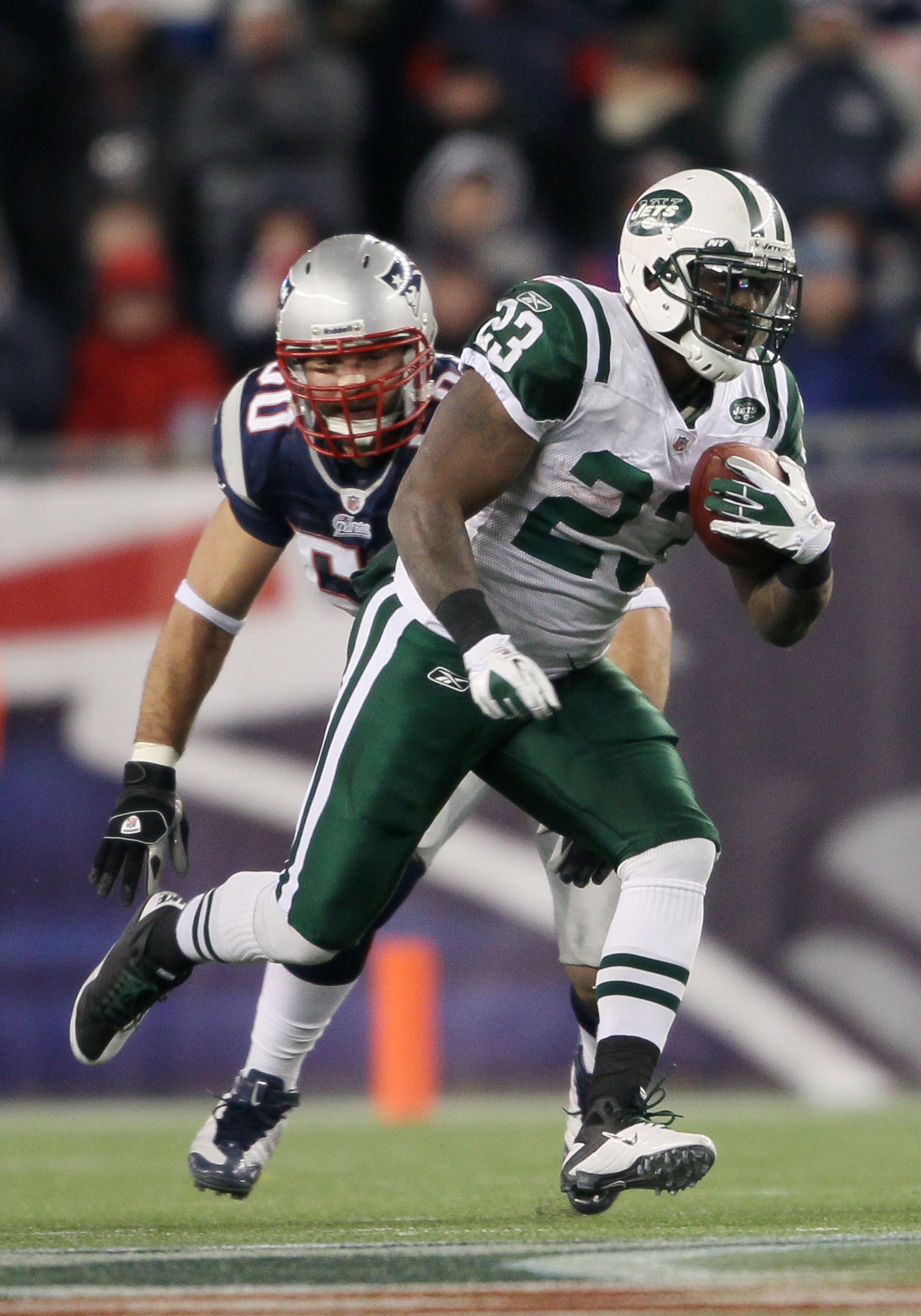FOXBORO, MA - JANUARY 16:  Runningback Shonn Greene #23 of the New York Jets runs with the ball against the New England Patriots during their 2011 AFC divisional playoff game at Gillette Stadium on January 16, 2011 in Foxboro, Massachusetts.  (Photo by El