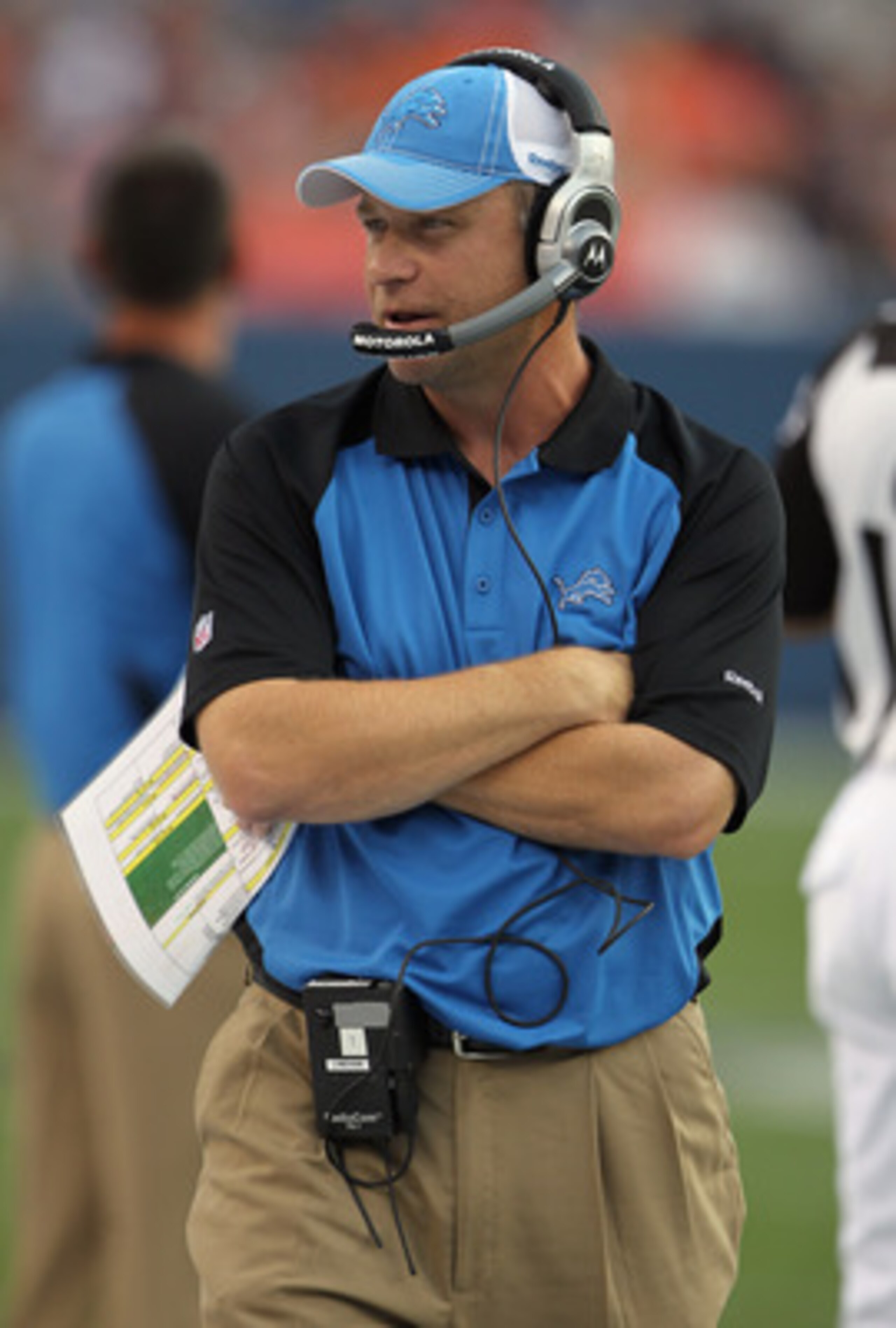 DENVER - AUGUST 21:  Offensive coordinator Scott Linehan of the Detroit Lions works from the bench against the Denver Broncos during preseason NFL action at INVESCO Field at Mile High on August 21, 2010 in Denver, Colorado. The Lions defeated the Broncos 