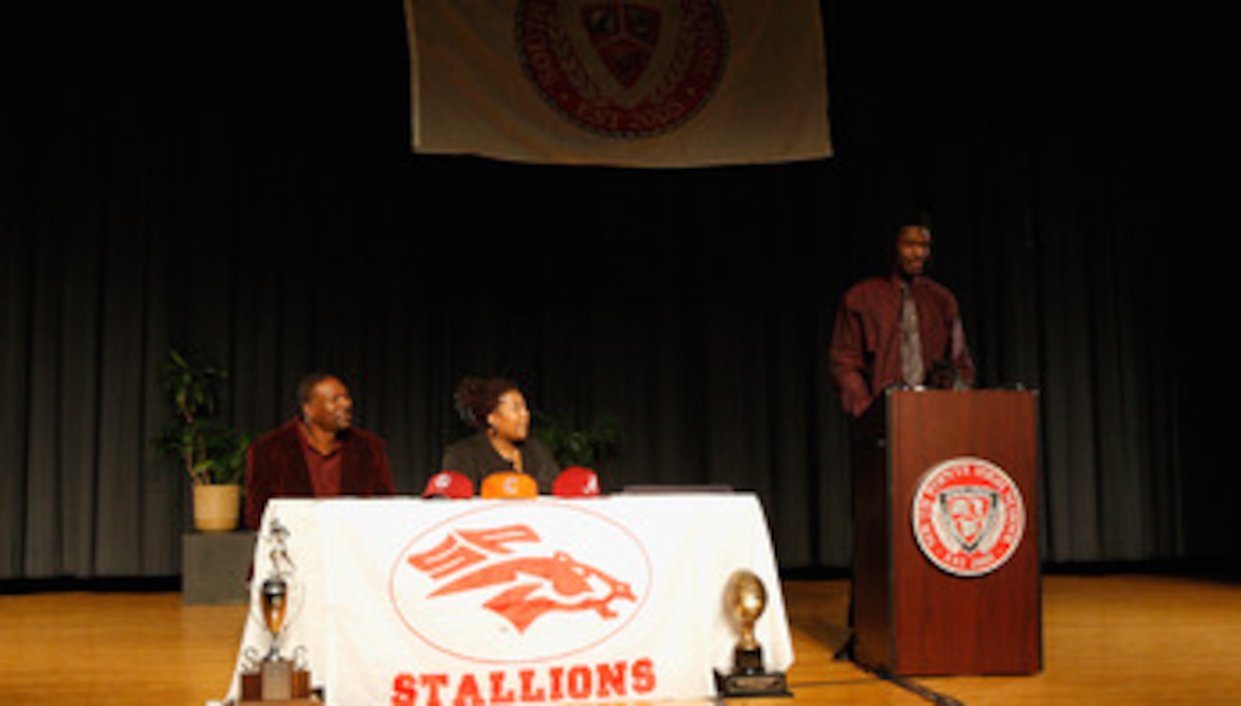 ROCK HILL, SC - FEBRUARY 14:  Jadeveon Clowney announces his college football commitment to the University of South Carolina Gamecocks along side his mother Josenna and father David during a press conference at South Pointe High School on February 14, 201