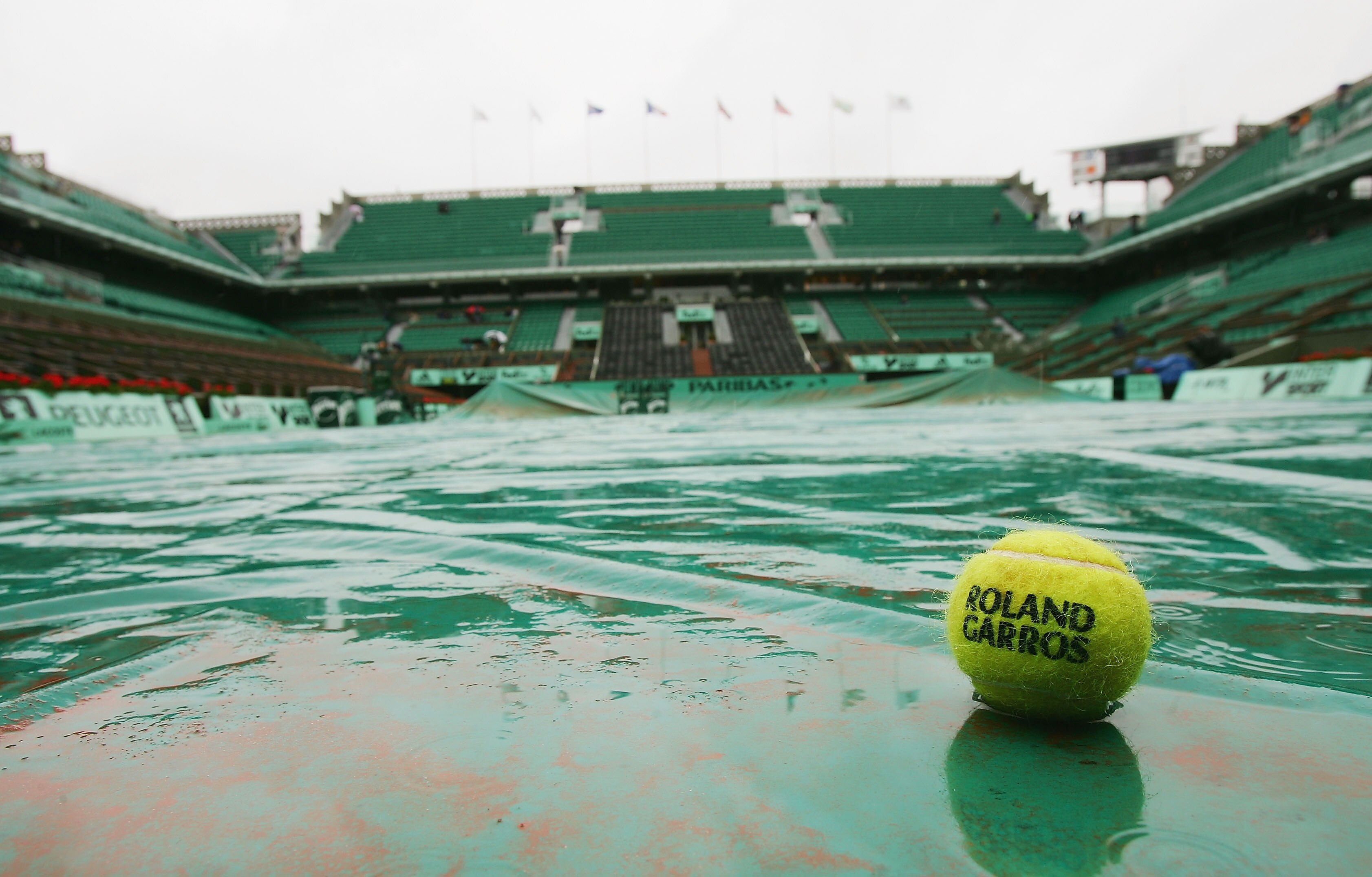 PARIS - JUNE 1:  Rain falls on the Philippe Chatrier court as play is dealyed during Day Nine of the 2004 French Open Tennis Championship at Roland Garros on June 1, 2004 in Paris, France. (Photo by Clive Mason/Getty Images)