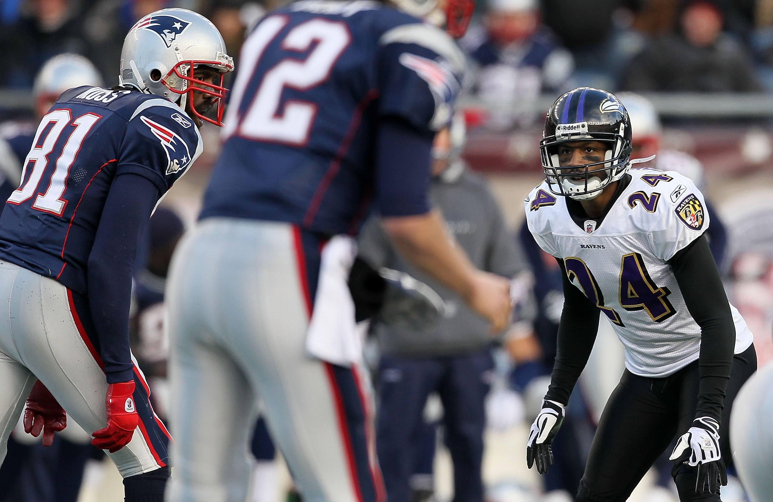 FOXBORO, MA - JANUARY 10:  Dominique Foxworth #24 of the Baltimore Ravens lines up on defense across from Randy Moss #81 of the New England Patriots during the 2010 AFC wild-card playoff game at Gillette Stadium on January 10, 2010 in Foxboro, Massachuset
