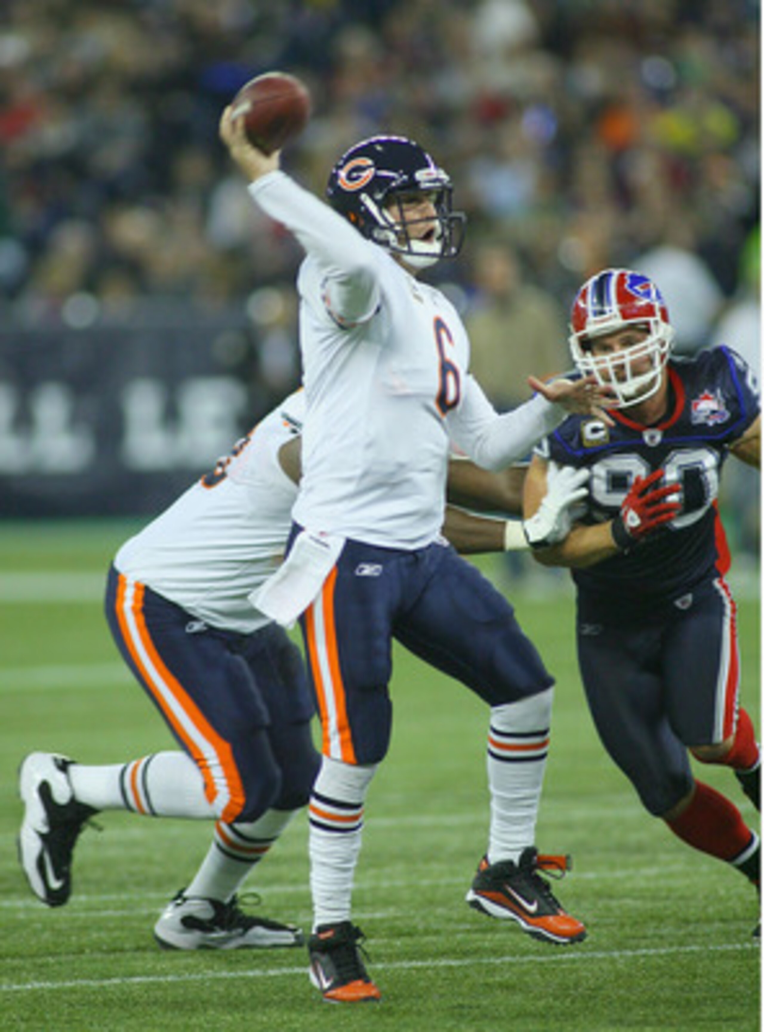 TORONTO, ON - NOVEMBER 07: Jay Cutler # 6 of the Chicago Bears passes against the Buffalo Bills  at Rogers Centre on November 7, 2010 in Toronto, Canada.  (Photo by Rick Stewart/Getty Images)