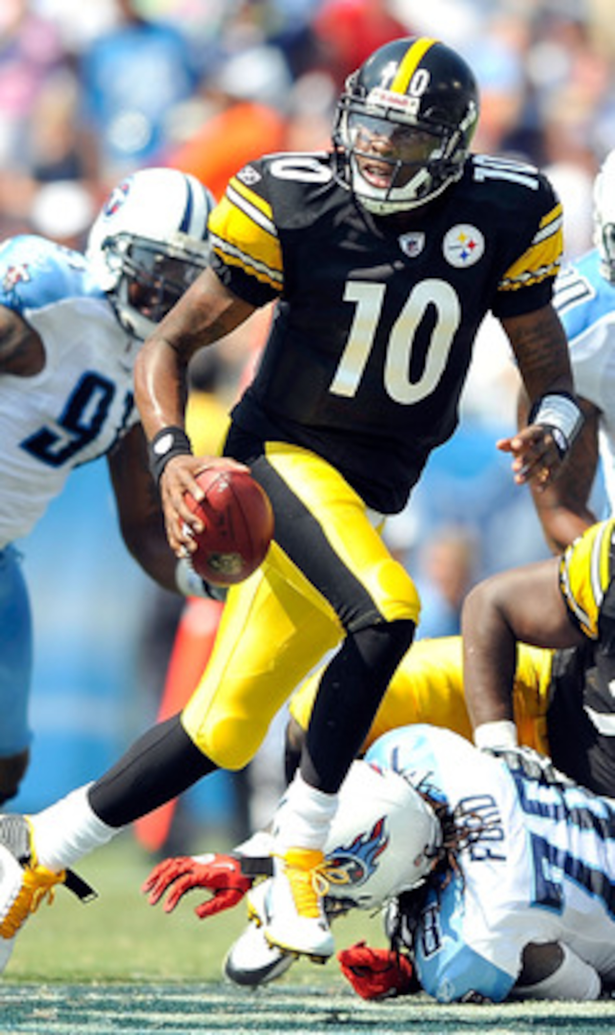 NASHVILLE, TN - SEPTEMBER 19:  Quarterback Dennis Dixon #10 of the Pittsburgh Steelers rolls out under pressure from the Tennessee Titans defense during the first half at LP Field on September 19, 2010 in Nashville, Tennessee.  (Photo by Grant Halverson/G