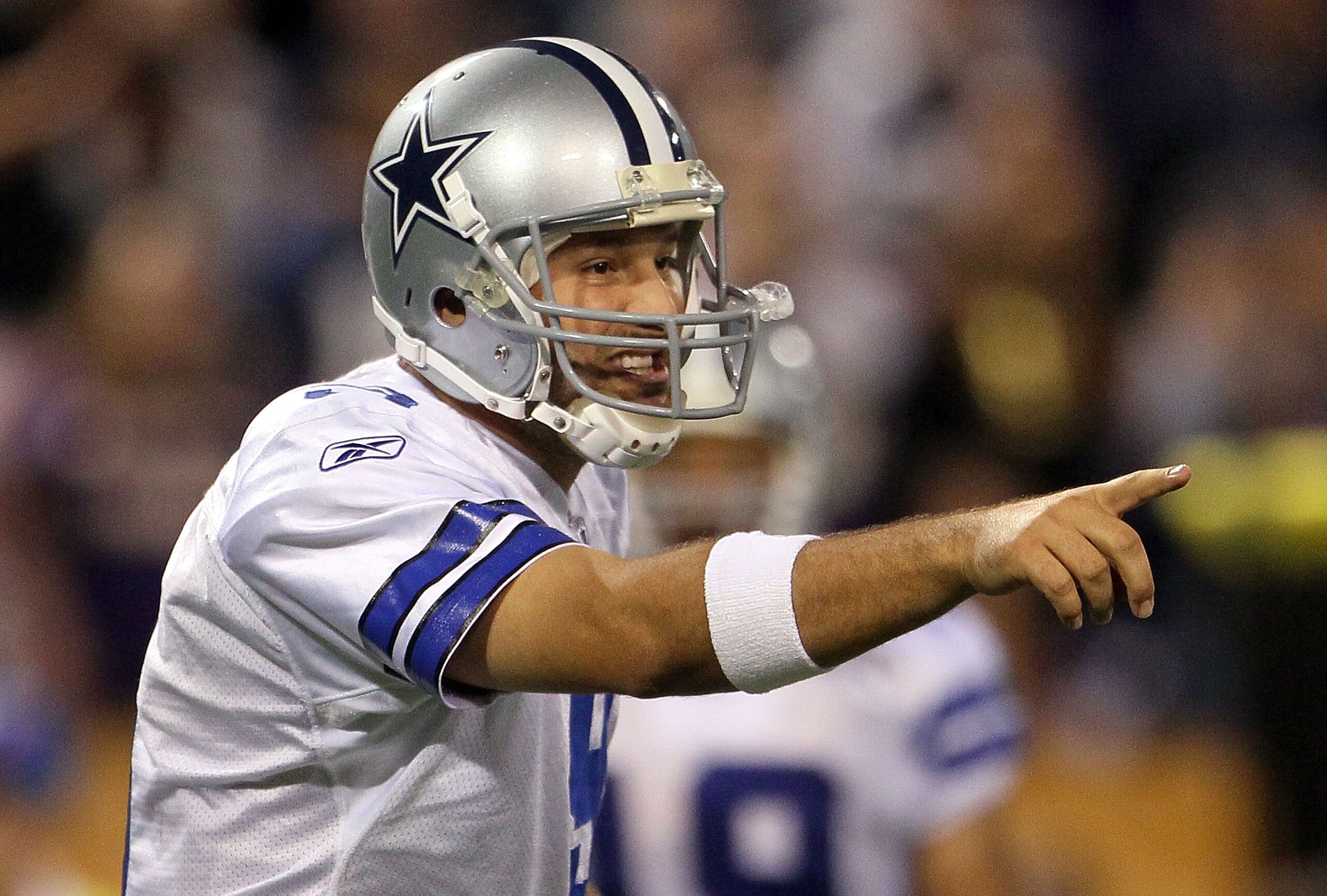 MINNEAPOLIS - OCTOBER 17:  Quarterback Tony Romo #9 of the Dallas Cowboys plays against the Minnesota Vikings at Mall of America Field on October 17, 2010 in Minneapolis, Minnesota.  (Photo by Jeff Gross/Getty Images)