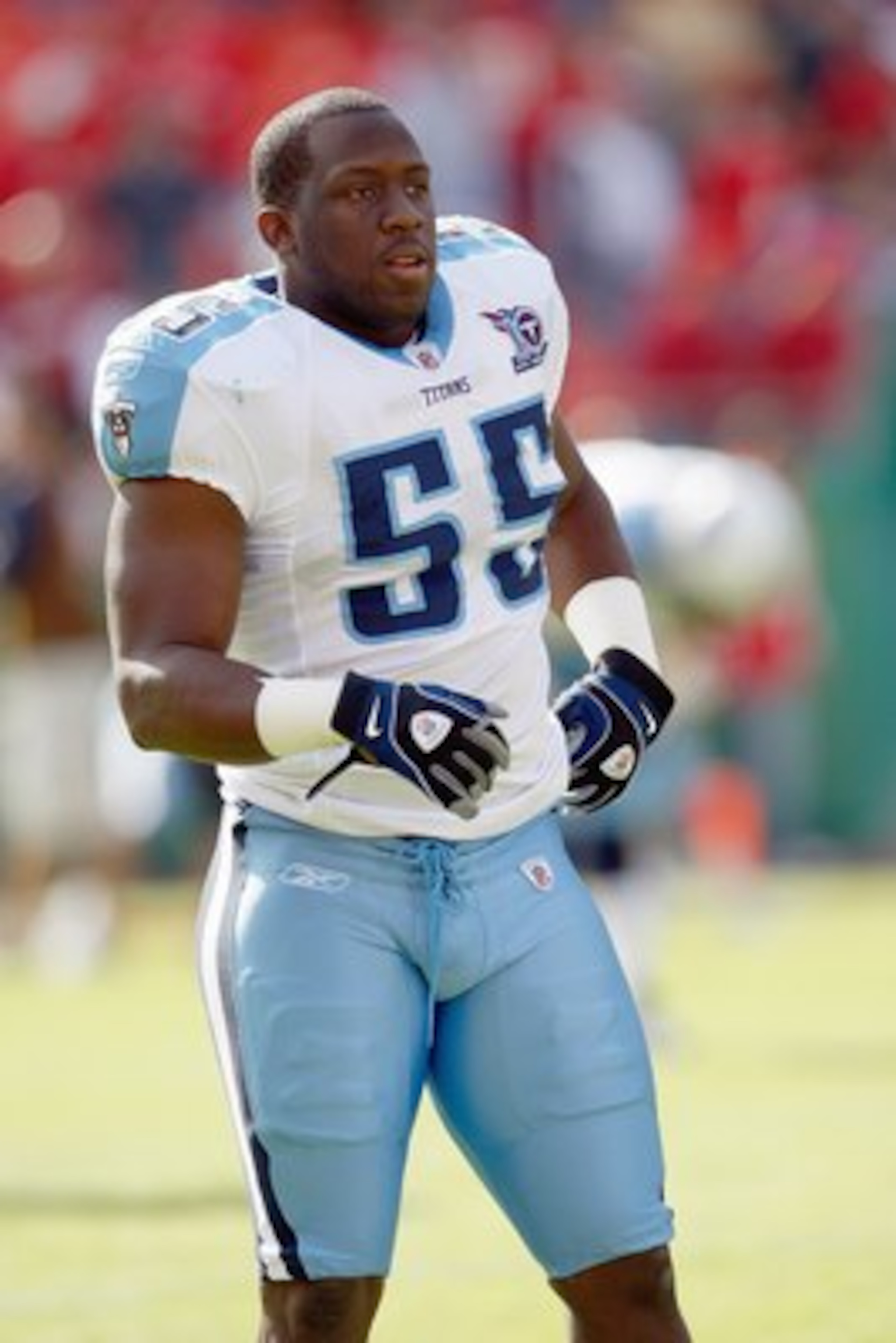 KANSAS CITY - OCTOBER 19:   Stephen Tulloch #55 of the Tennessee Titans warms- up on the field before the game against the Kansas City Chiefs at Arrowhead Stadium on October 19, 2008 in Kansas City, Missouri. (Photo by: Jamie Squire/Getty Images)