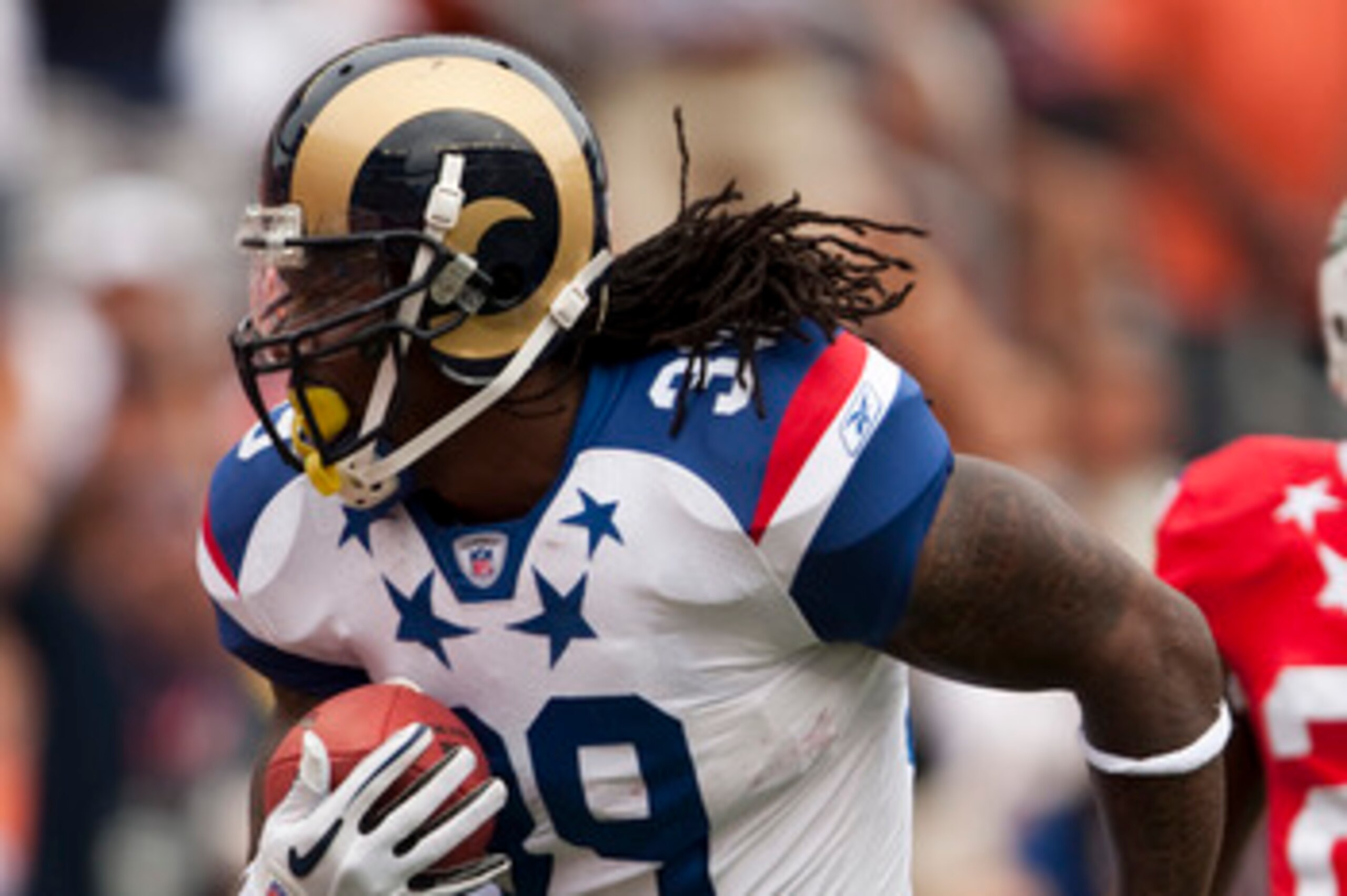 HONOLULU - JANUARY 30:  Steven Jackson #39 of the St. Louis Rams, carries the ball during the 2011 NFL Pro Bowl at Aloha Stadium on January 30, 2011 in Honolulu, Hawaii.  (Photo by Kent Nishimura/Getty Images)