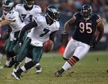 CHICAGO - NOVEMBER 28: Michael Vick #7 of the Philadelphia Eagles runs to avoid Anthony Adams #95 of the Chicago Bears at Soldier Field on November 28, 2010 in Chicago, Illinois. The Bears defeated the Eagles 31-26. (Photo by Jonathan Daniel/Getty Images)