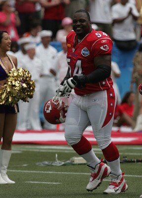 HONOLULU - FEBRUARY 12:  Brian Waters #54 of the AFC is introduced before the 2006 NFL Pro Bowl against the NFC on February 12, 2006 at Aloha Stadium in Honolulu, Hawaii. The NFC won 23-17.  (Photo by Ronald Martinez/Getty Images)