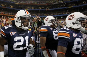 GLENDALE, AZ - JANUARY 10:  Eltoro Freeman #21, Chad Slade #62 and Travante Stallworth #85 of the Auburn Tigers take the field against the Oregon Ducks during the Tostitos BCS National Championship Game at University of Phoenix Stadium on January 10, 2011
