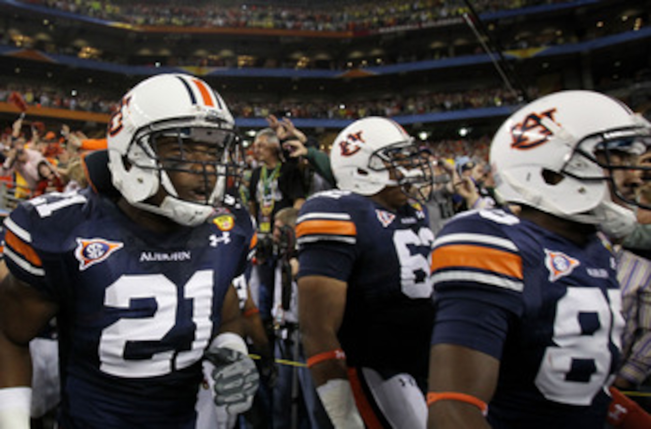GLENDALE, AZ - JANUARY 10:  Eltoro Freeman #21, Chad Slade #62 and Travante Stallworth #85 of the Auburn Tigers take the field against the Oregon Ducks during the Tostitos BCS National Championship Game at University of Phoenix Stadium on January 10, 2011