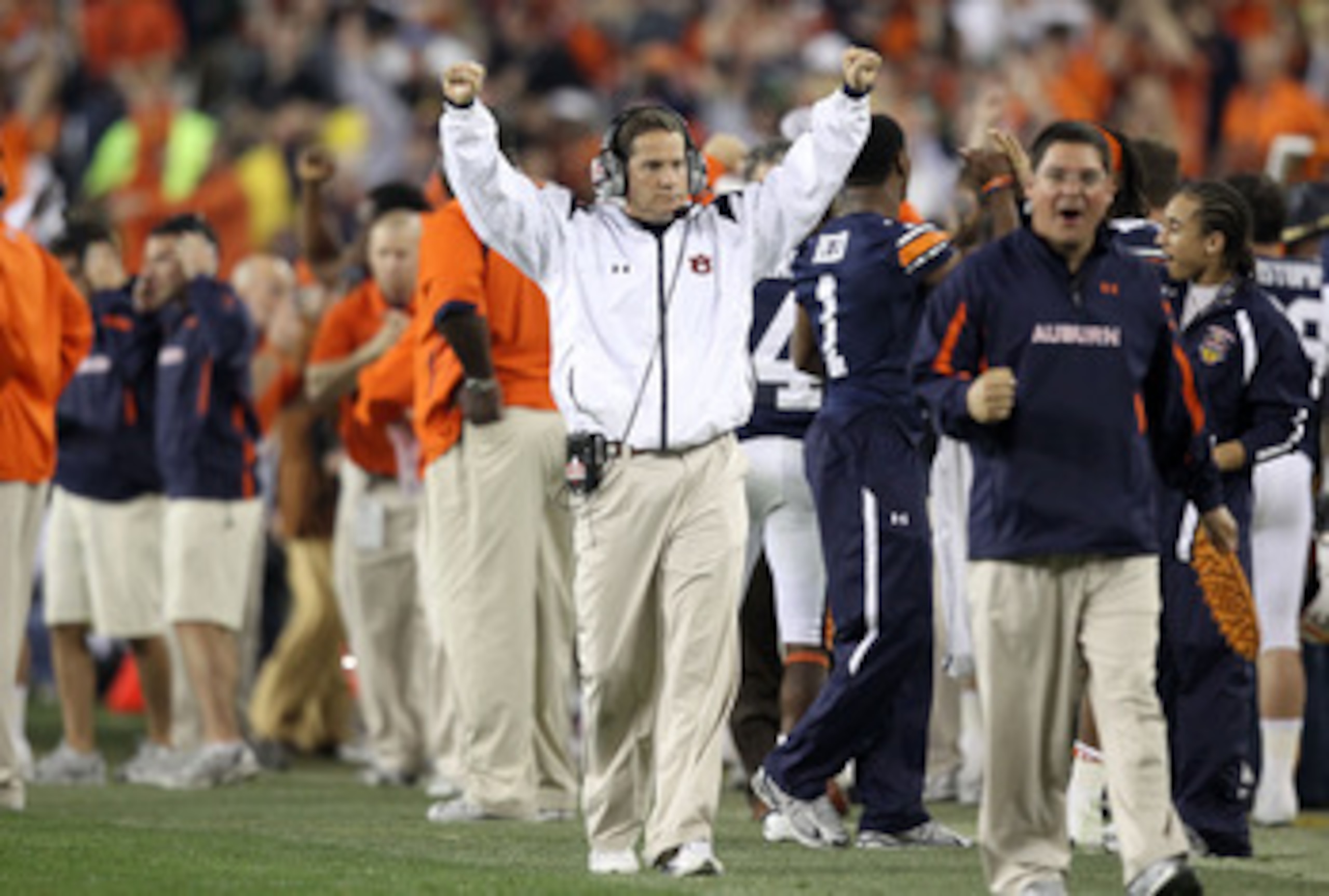 GLENDALE, AZ - JANUARY 10:  Head coach Gene Chizik of the Auburn Tigers reacts on the sideline against the Oregon Ducks during the Tostitos BCS National Championship Game at University of Phoenix Stadium on January 10, 2011 in Glendale, Arizona.  (Photo b