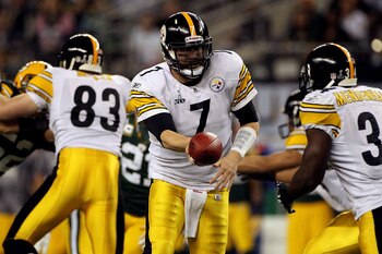 ARLINGTON, TX - FEBRUARY 06:  Ben Roethlisberger #7 of the Pittsburgh Steelers hands the ball off to Rashard Mendenhall #34 of the Pittsburgh Steelers during Super Bowl XLV at Cowboys Stadium on February 6, 2011 in Arlington, Texas.  (Photo by Doug Pensin
