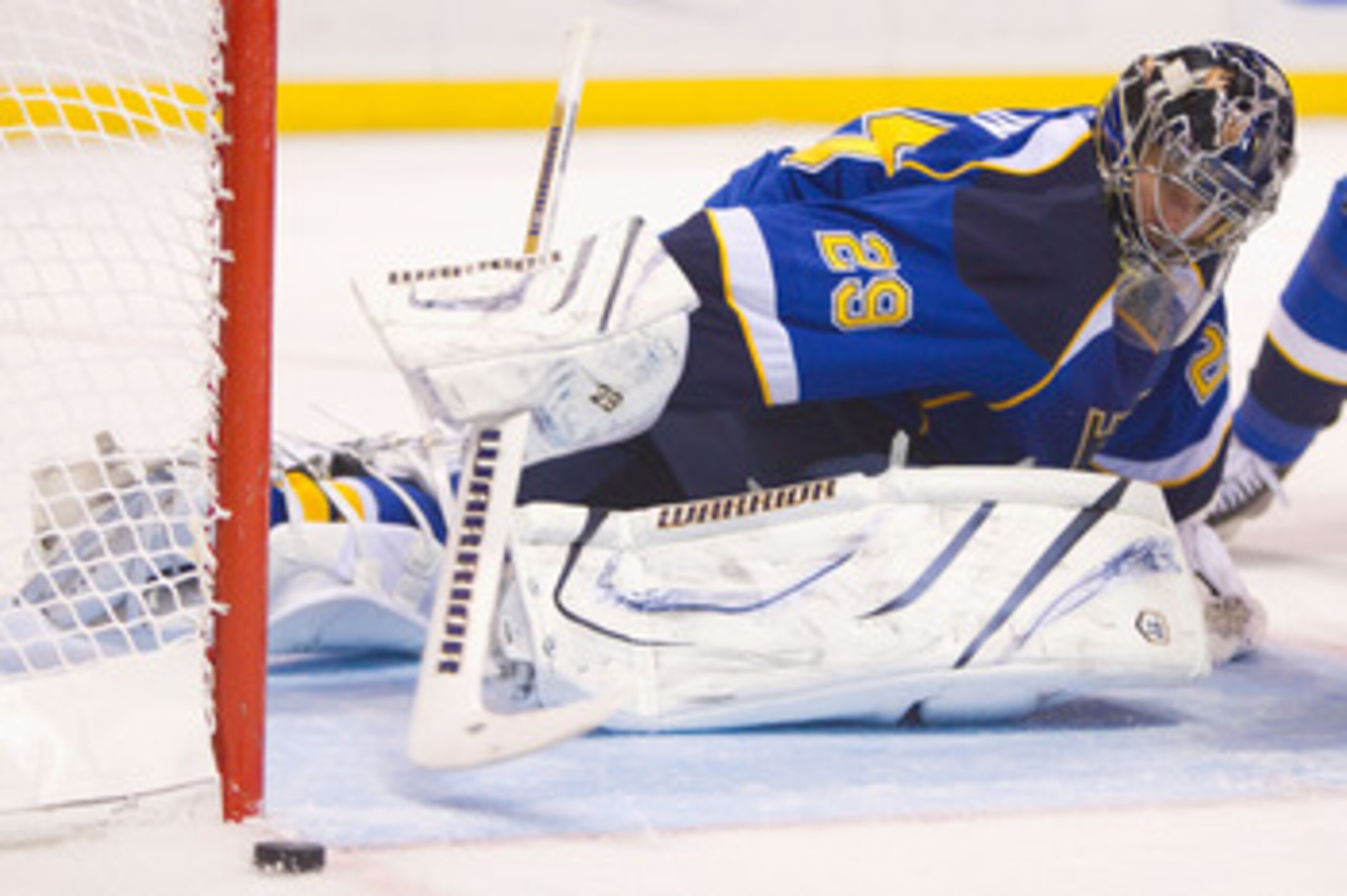 ST. LOUIS, MO - DECEMBER 16: Ty Conklin #29 of the St. Louis Blues looks to make a save against the Los Angeles Kings at the Scottrade Center on December 16, 2010 in St. Louis, Missouri.  (Photo by Dilip Vishwanat/Getty Images)