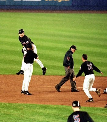 17 Oct 1999:  Robin Ventura #4 of the New York Mets celebrates the game winning home run as he runs the bases during the National League Championship Series game four against the Atlanta Braves at Shea Stadium in Flushing, New York. The Mets defeated the