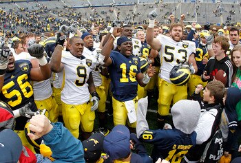 ANN ARBOR, MI - APRIL 16: Denard Robinson #16 of the Michigan Wolverines leads the a cheer at the end of the annual Spring Game at Michigan Stadium on April 16, 2011 in Ann Arbor, Michigan.  (Photo by Leon Halip/Getty Images)