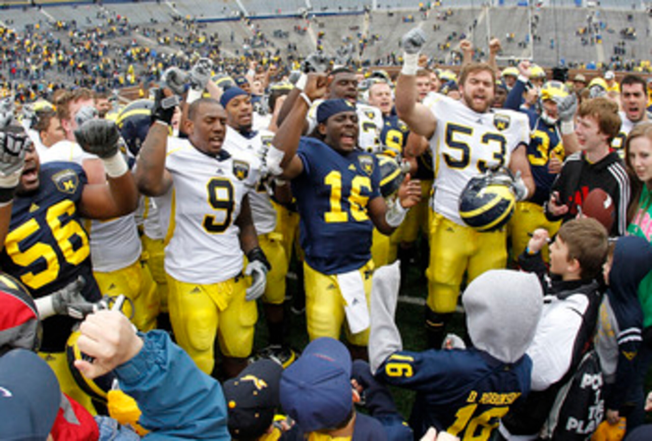 ANN ARBOR, MI - APRIL 16: Denard Robinson #16 of the Michigan Wolverines leads the a cheer at the end of the annual Spring Game at Michigan Stadium on April 16, 2011 in Ann Arbor, Michigan.  (Photo by Leon Halip/Getty Images)