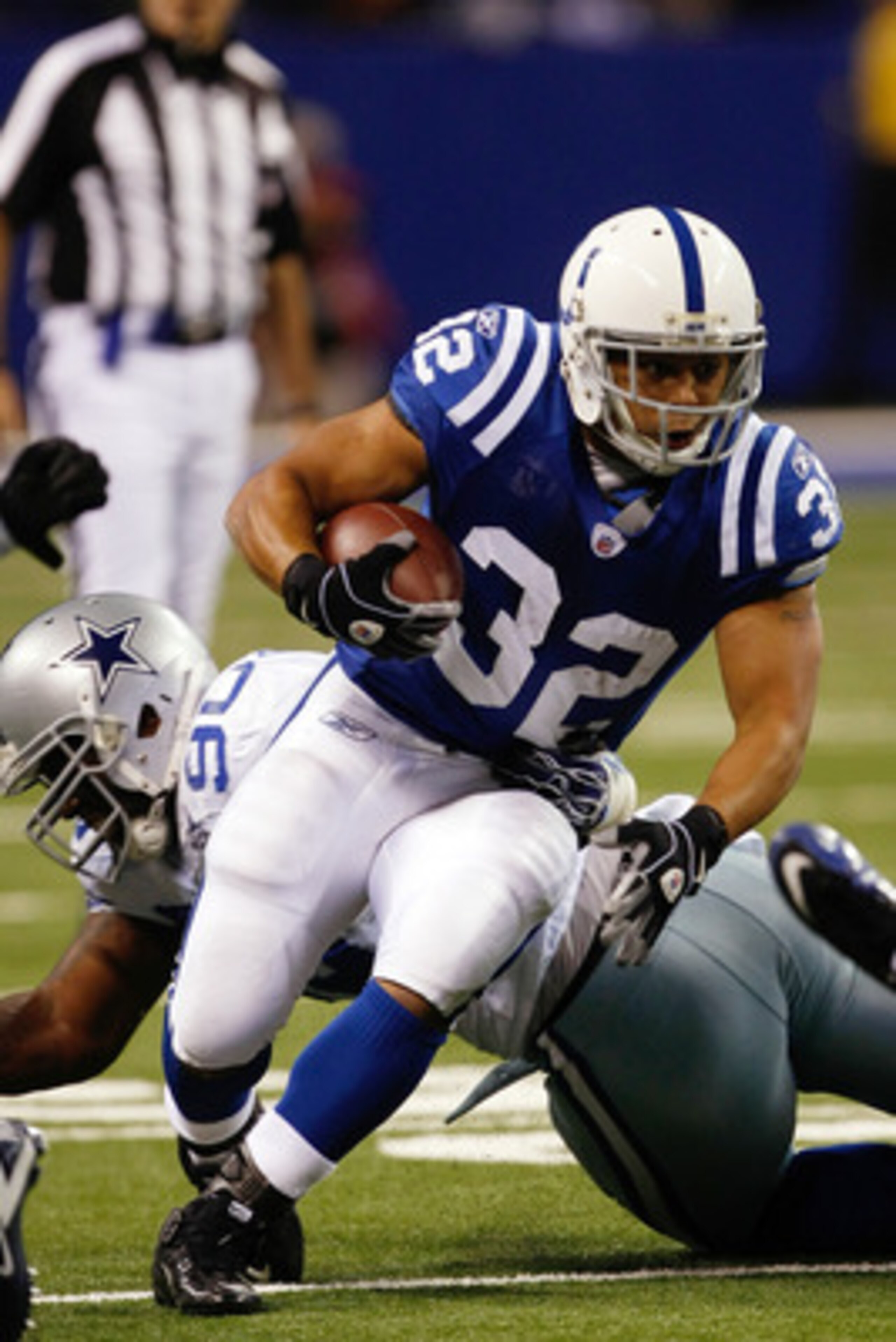 INDIANAPOLIS, IN - DECEMBER 05: Mike Hart #32 of the Indianapolis Colts runs against the Dallas Cowboys at Lucas Oil Stadium on December 5, 2010 in Indianapolis, Indiana.  (Photo by Scott Boehm/Getty Images)