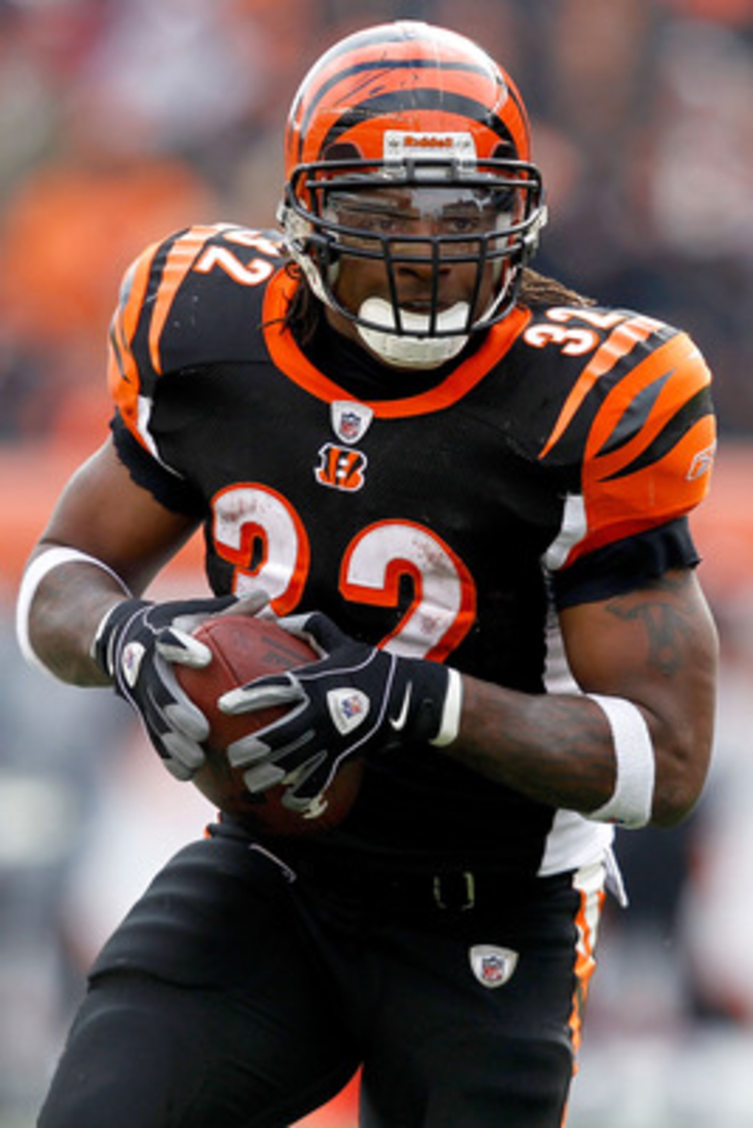 CINCINNATI, OH - DECEMBER 19: Cedric Benson #32 of the Cincinnati Bengals carries the ball against the Cleveland Browns at Paul Brown Stadium on December 19, 2010 in Cincinnati, Ohio. (Photo by Matthew Stockman/Getty Images) CINCINNATI, OH - DECEMBER 19: Cedric Benson #32 of the Cincinnati Bengals carries the ball against the Cleveland Browns at Paul Brown Stadium on December 19, 2010 in Cincinnati, Ohio. (Photo by Matthew Stockman/Getty Images)